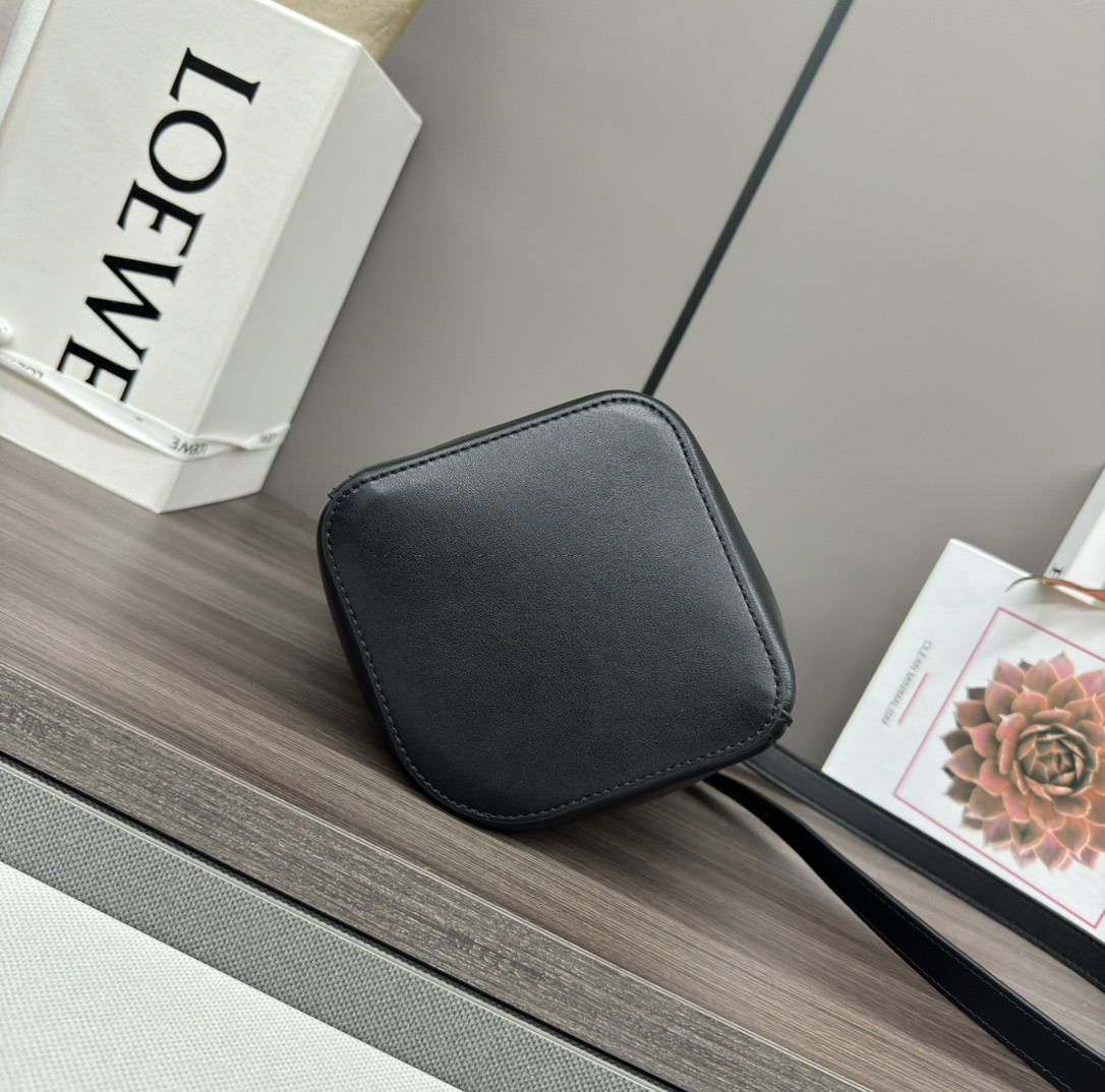 L0ew* Mini Pebble bucket 19.5x16x16cm