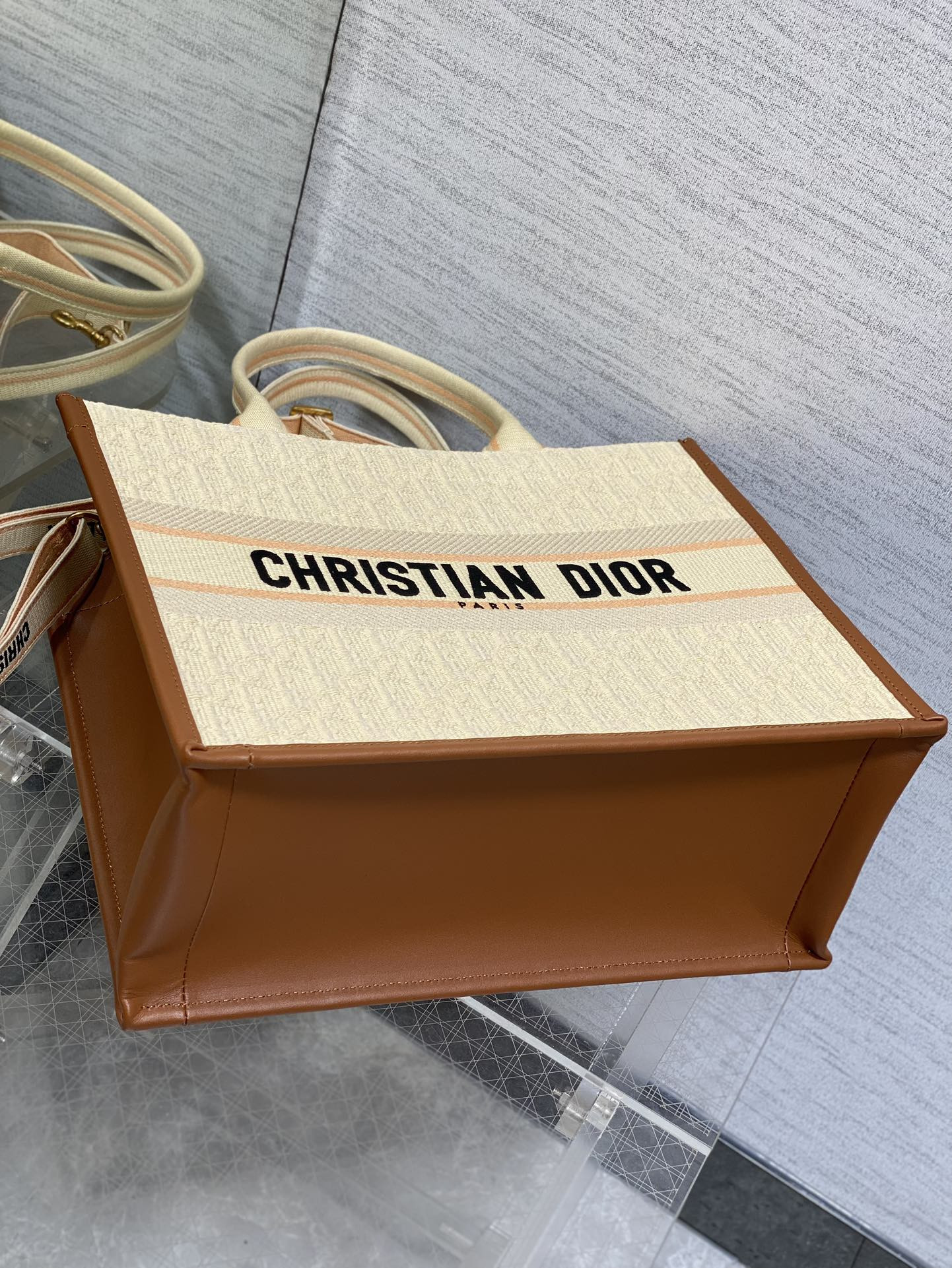 MEDIUM D*0r BOOK TOTE White Multicolor Dragon Zodiac Embroidery  36 x 27.5 x 16.5 cm