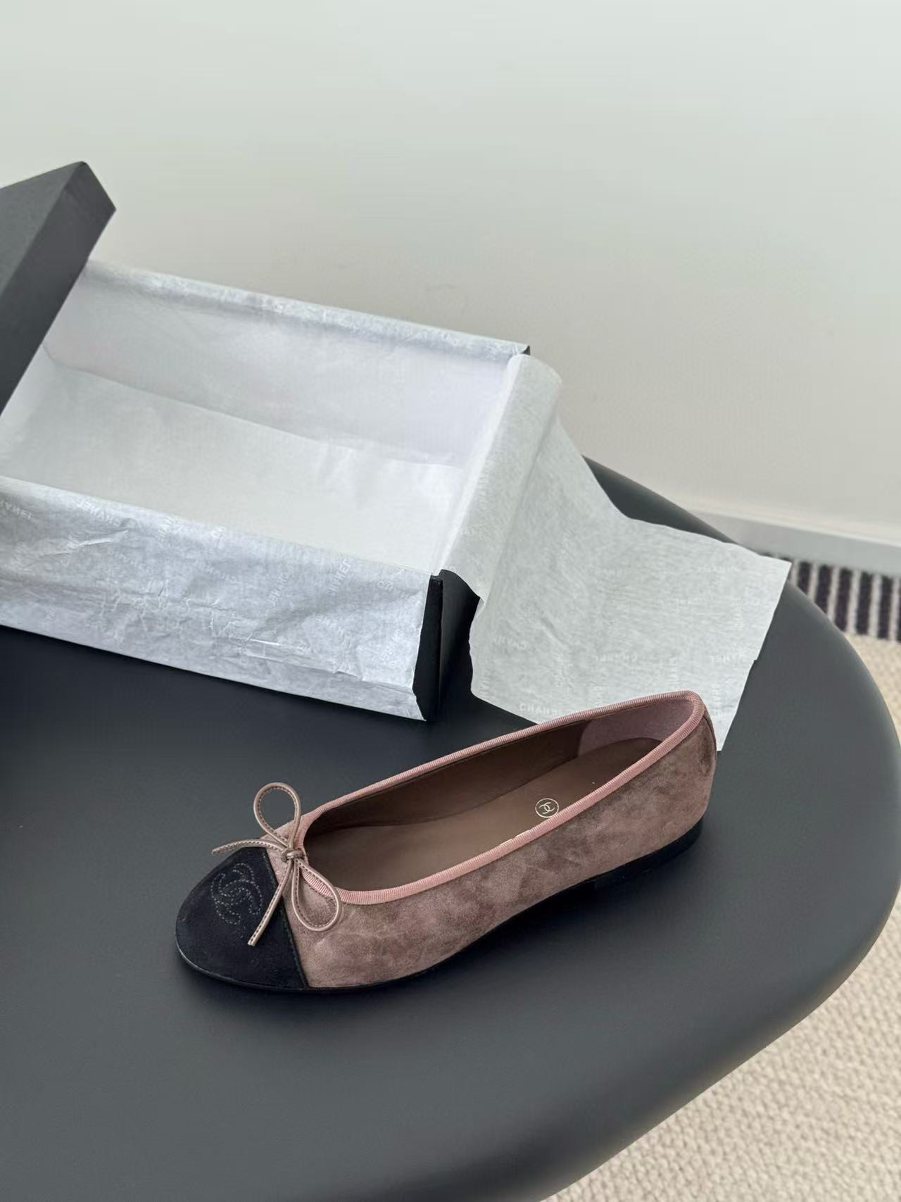 UA Ch*el Ballet flats