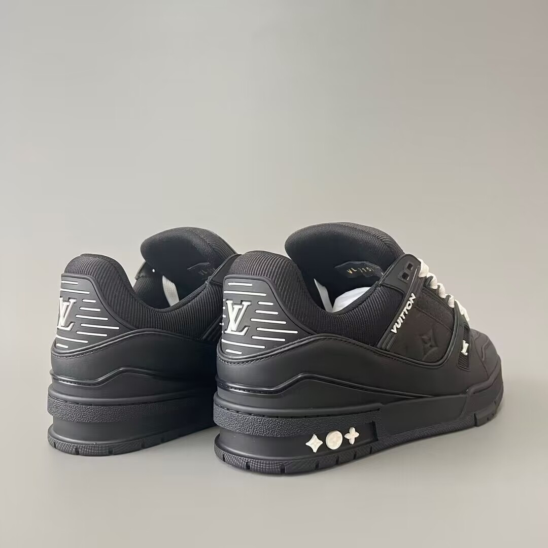 UA L0*is V*t0n LV Trainer Black