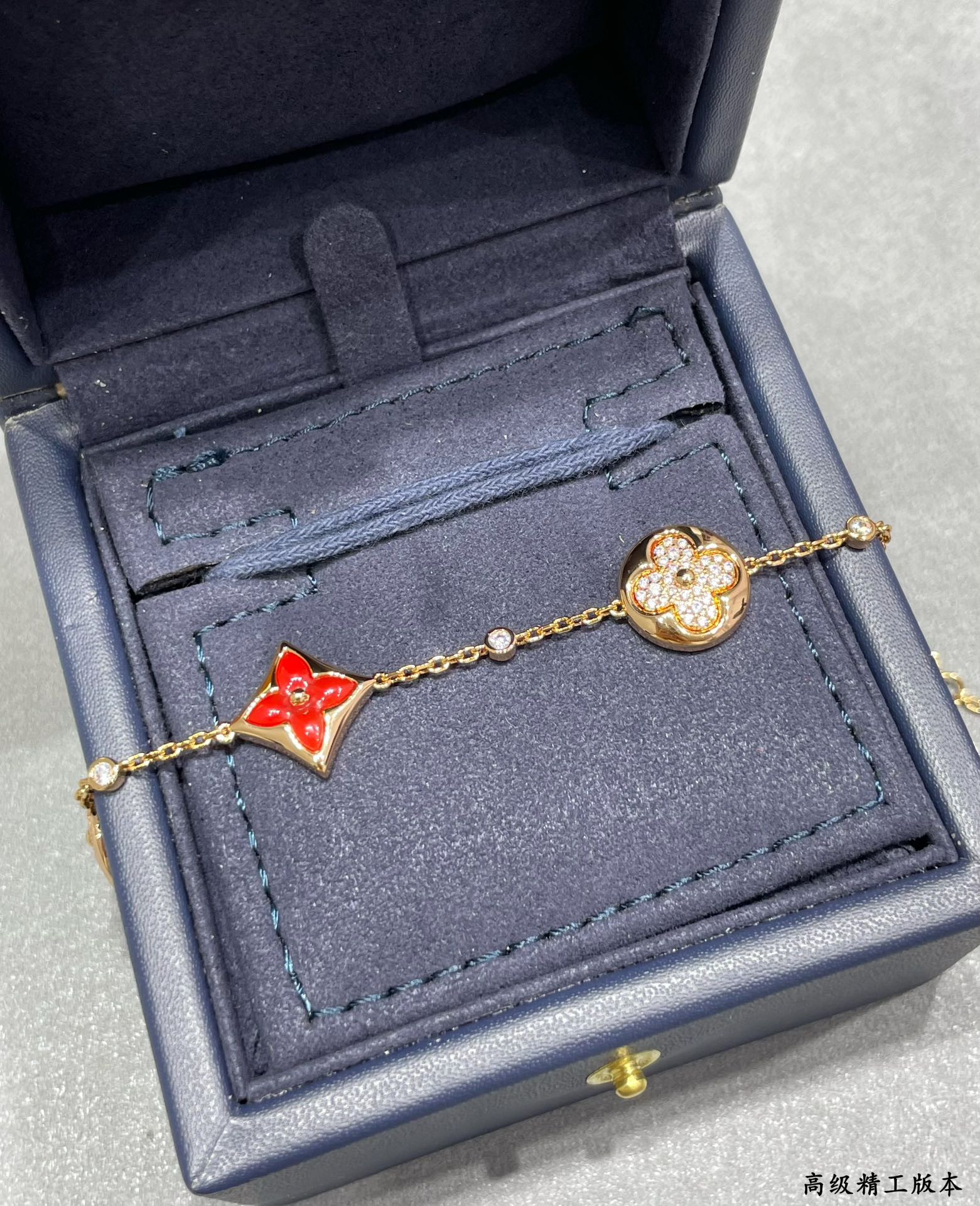 L0*is Vuitto Large with Red Agate and Diamonds Four-Flower Bracelet