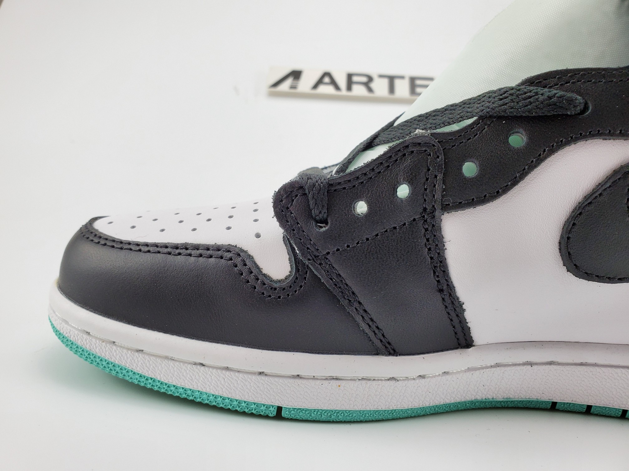 Jordan 1 Retro High Igloo