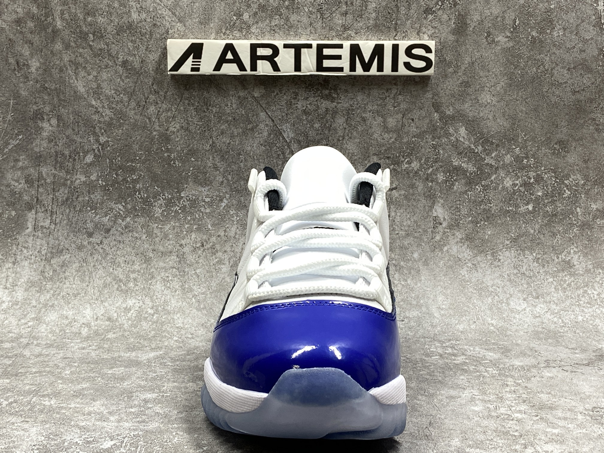 Air Jordan 11 Retro Low White Concord