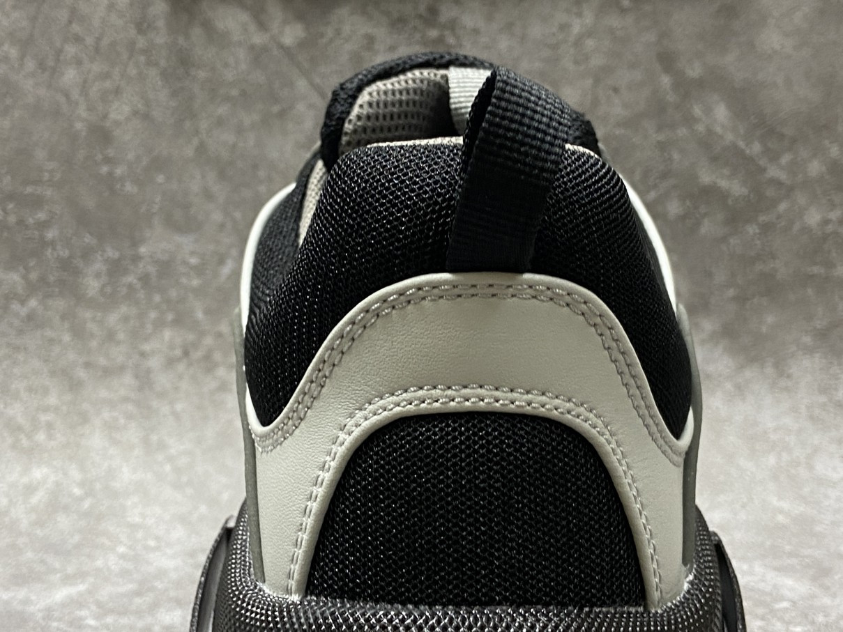 Balenciga Triple S Honey Comb Grey Sliver