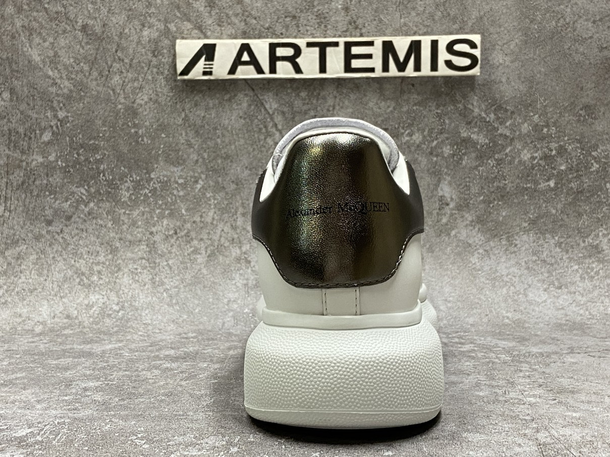 Ale*d*r M*Q*en Oversized Gold