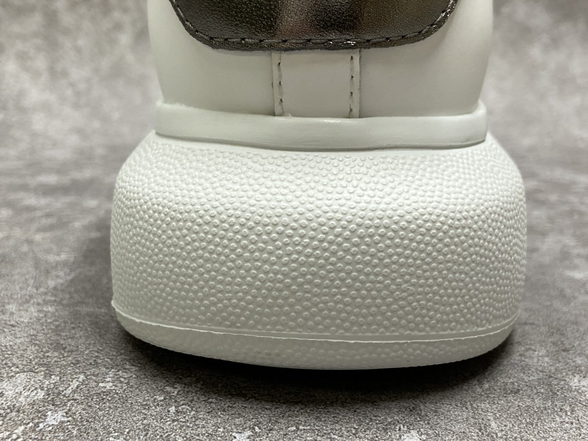 Ale*d*r M*Q*en Oversized Gold