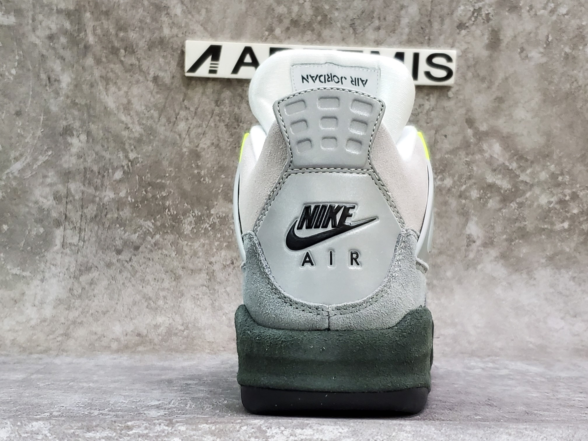 Air Jordan 4 Retro SE