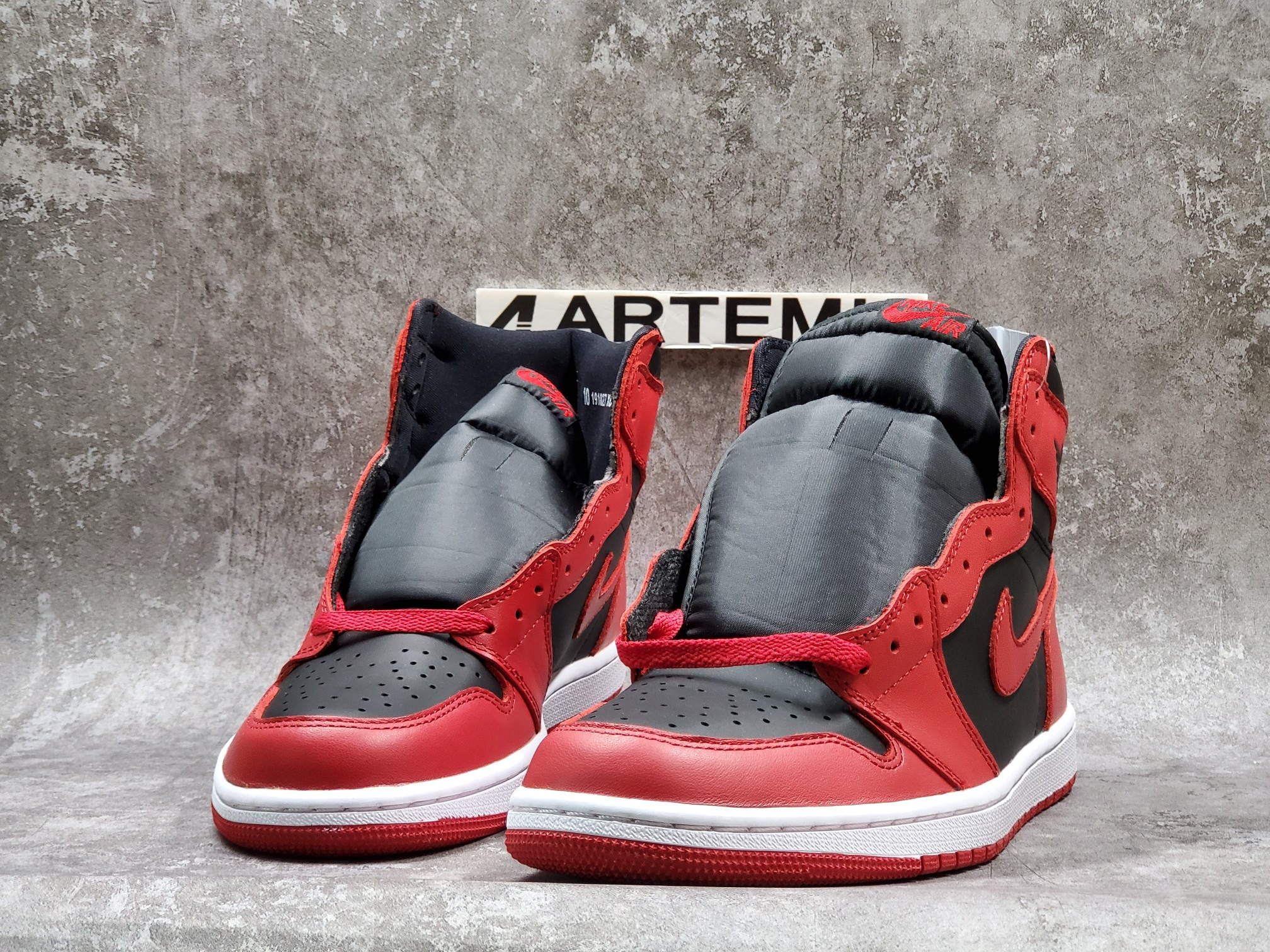 Air Jordan 1 Retro High 85 Varsity Red
