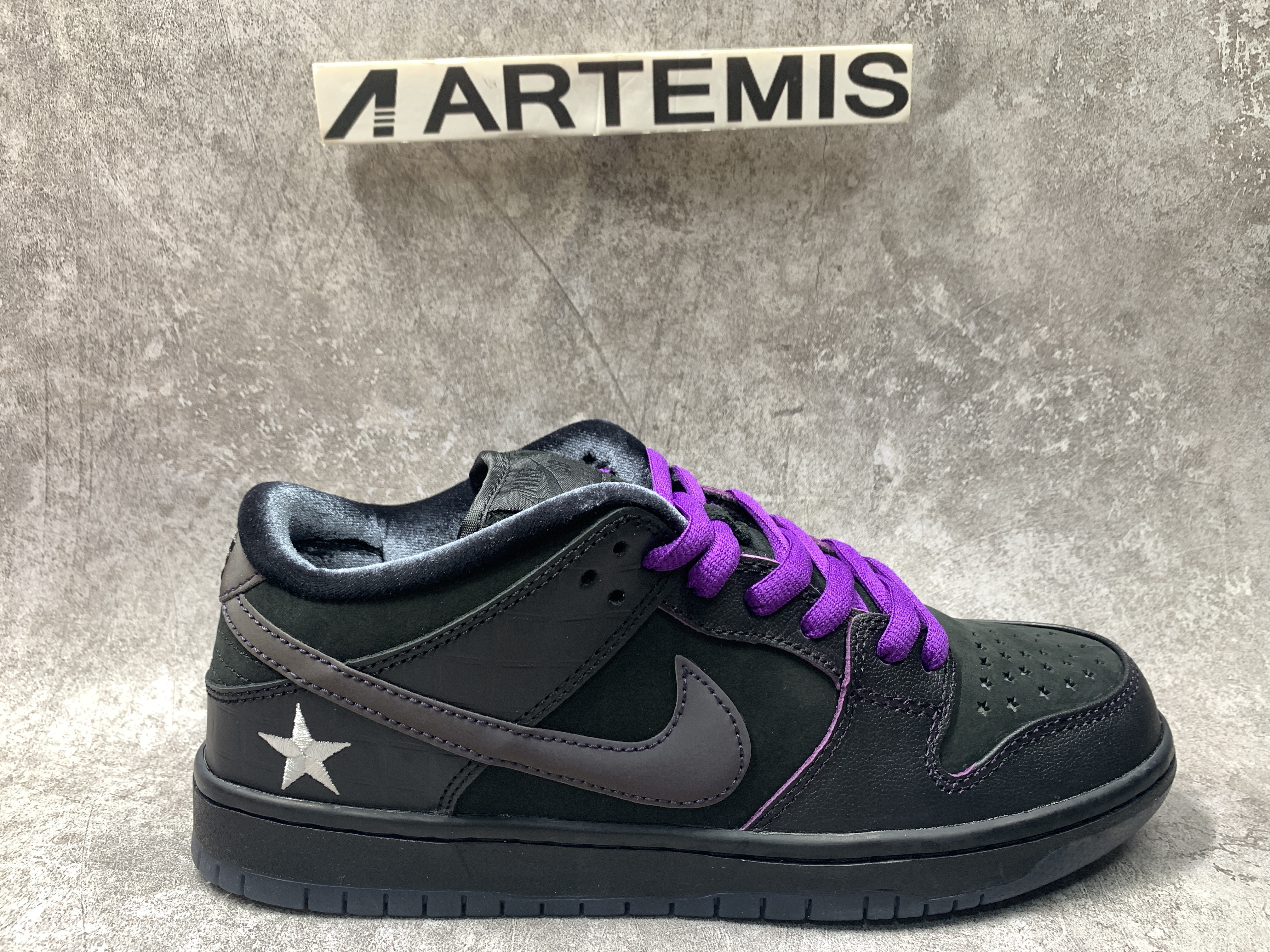 Familia x Nike SB Dunk Low First Avenue