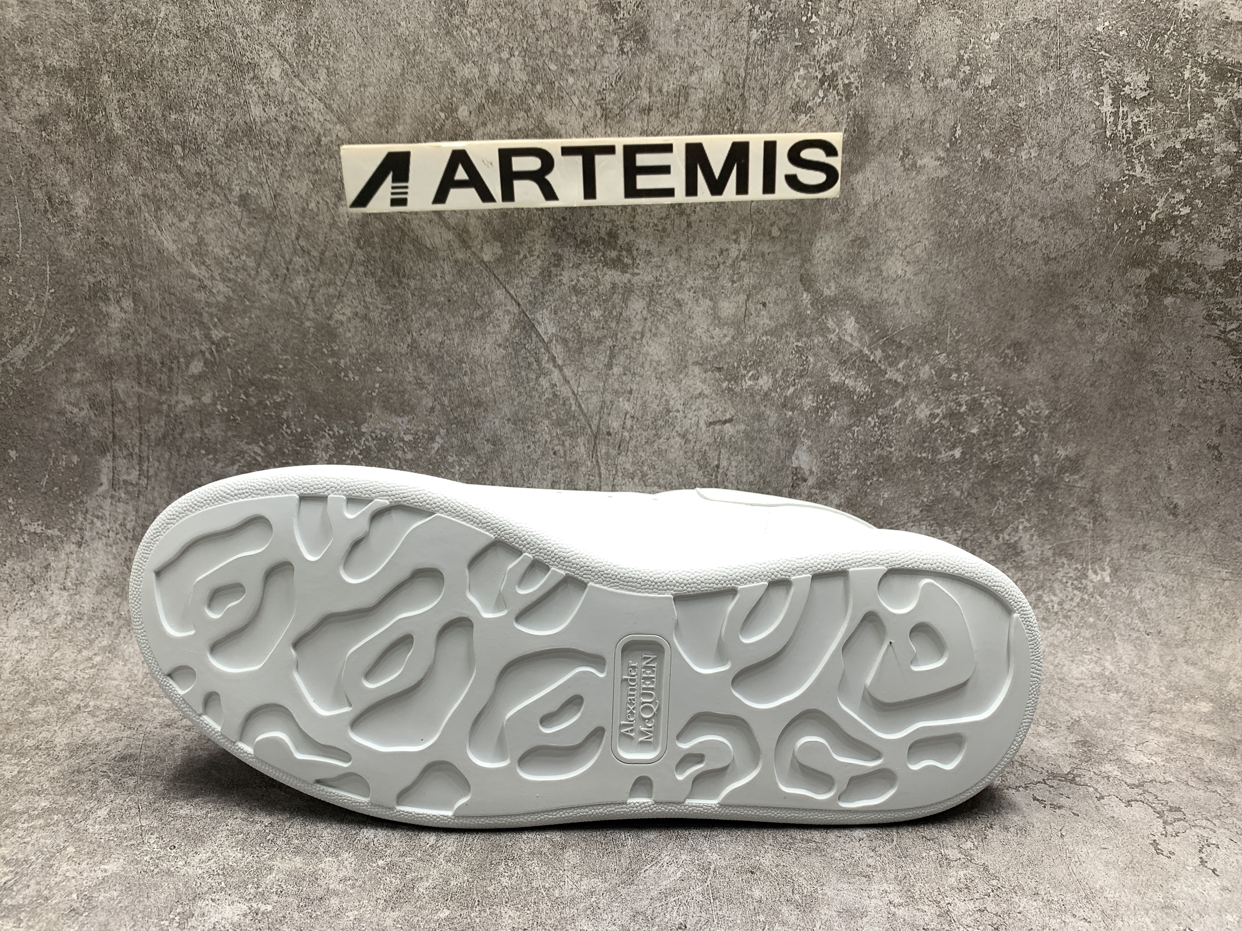 Ale*d*r M*Q*en Oversized White