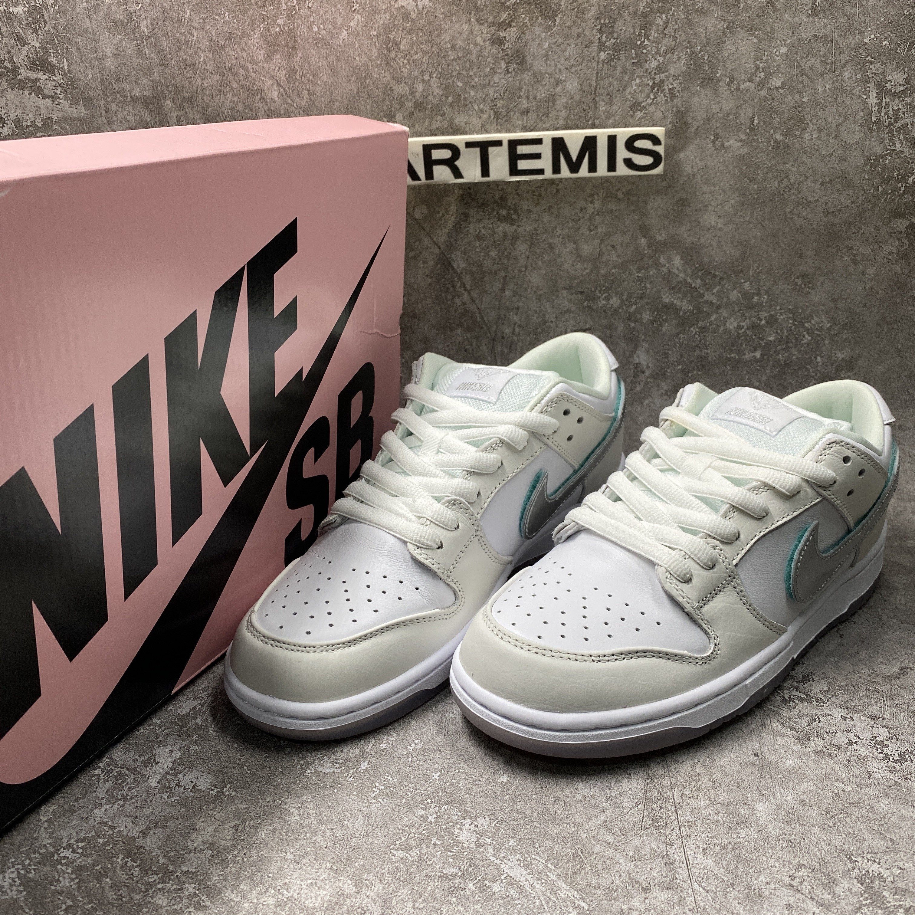 Nike SB Dunk Low Diamond S*pply Co White Diamond
