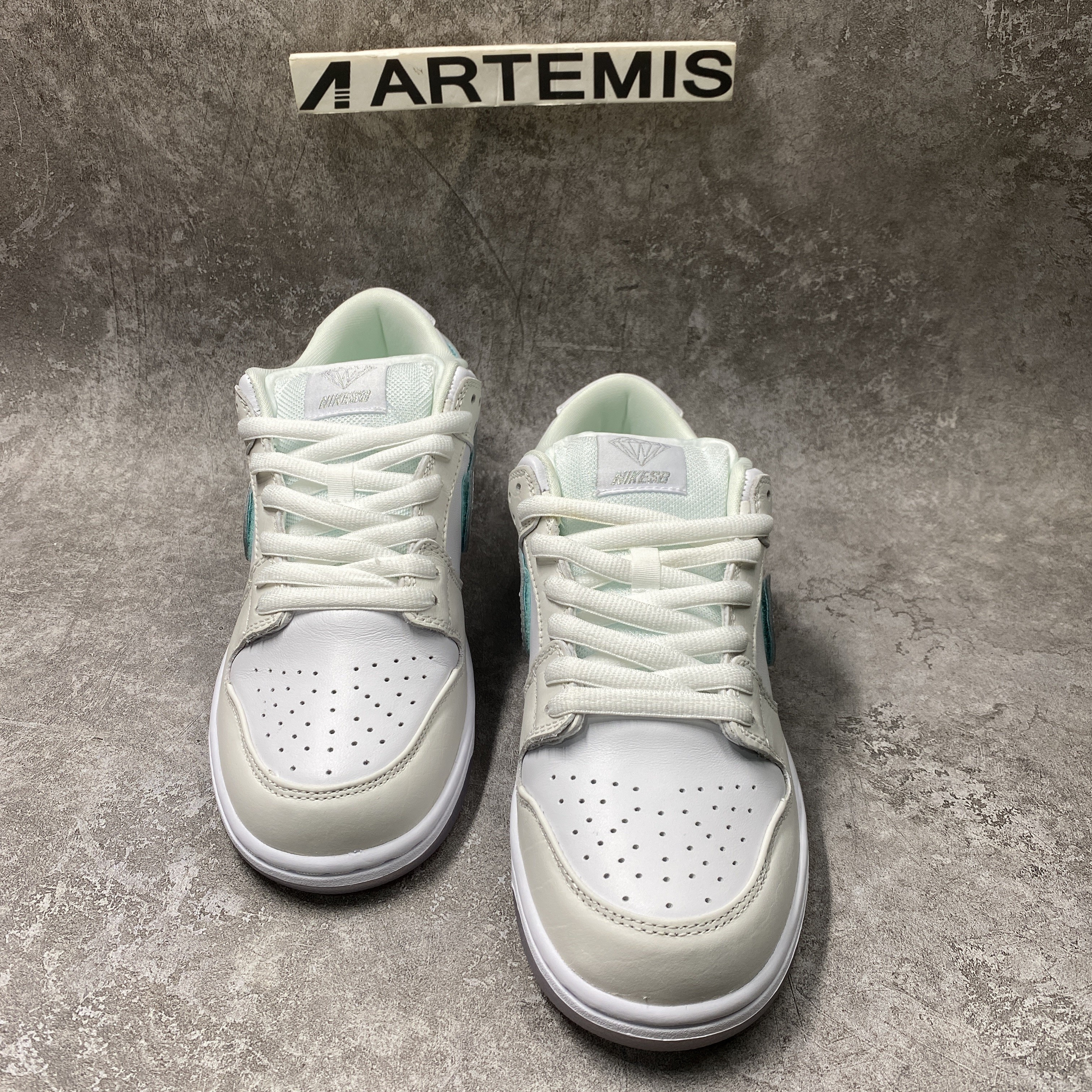 Nike SB Dunk Low Diamond S*pply Co White Diamond