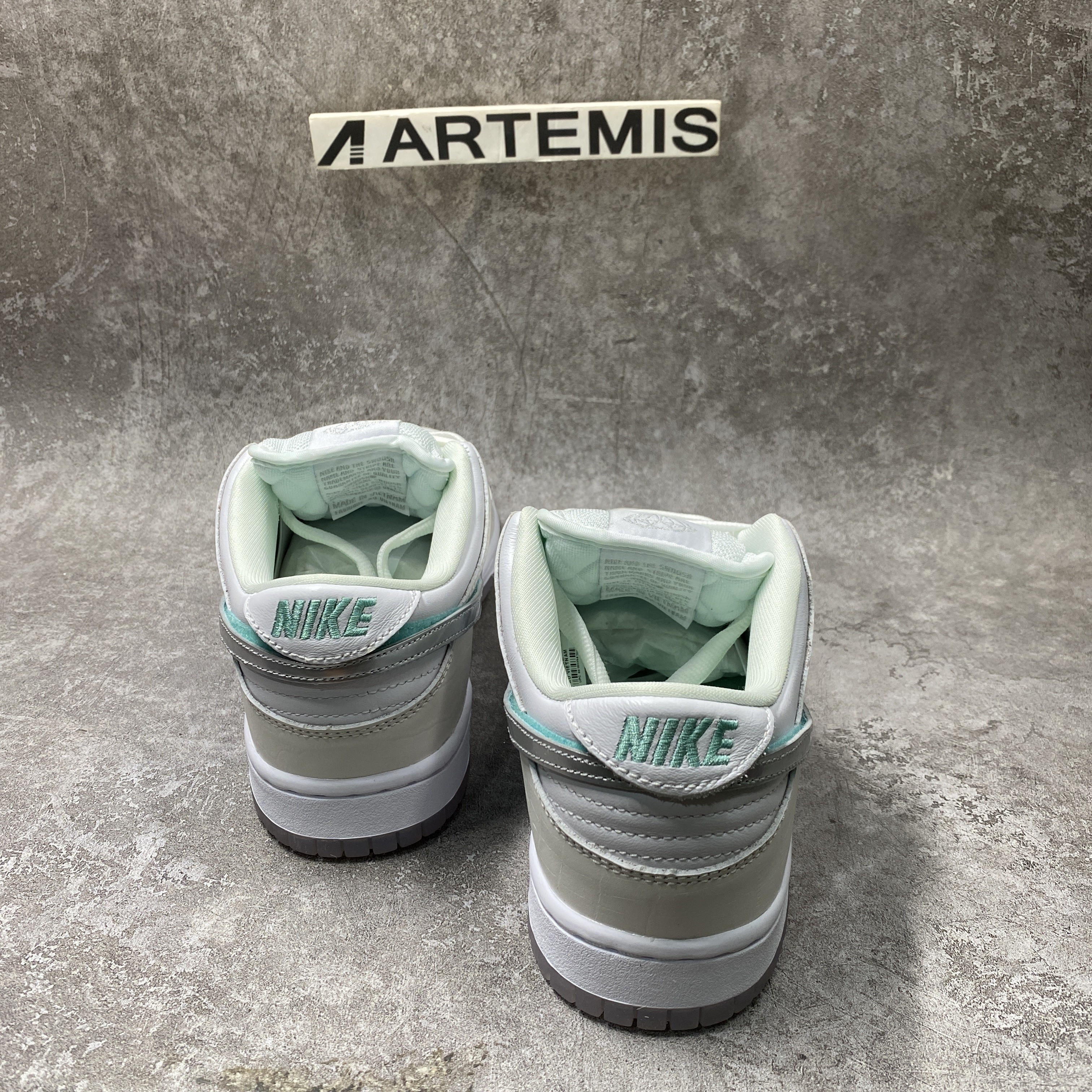 Nike SB Dunk Low Diamond S*pply Co White Diamond