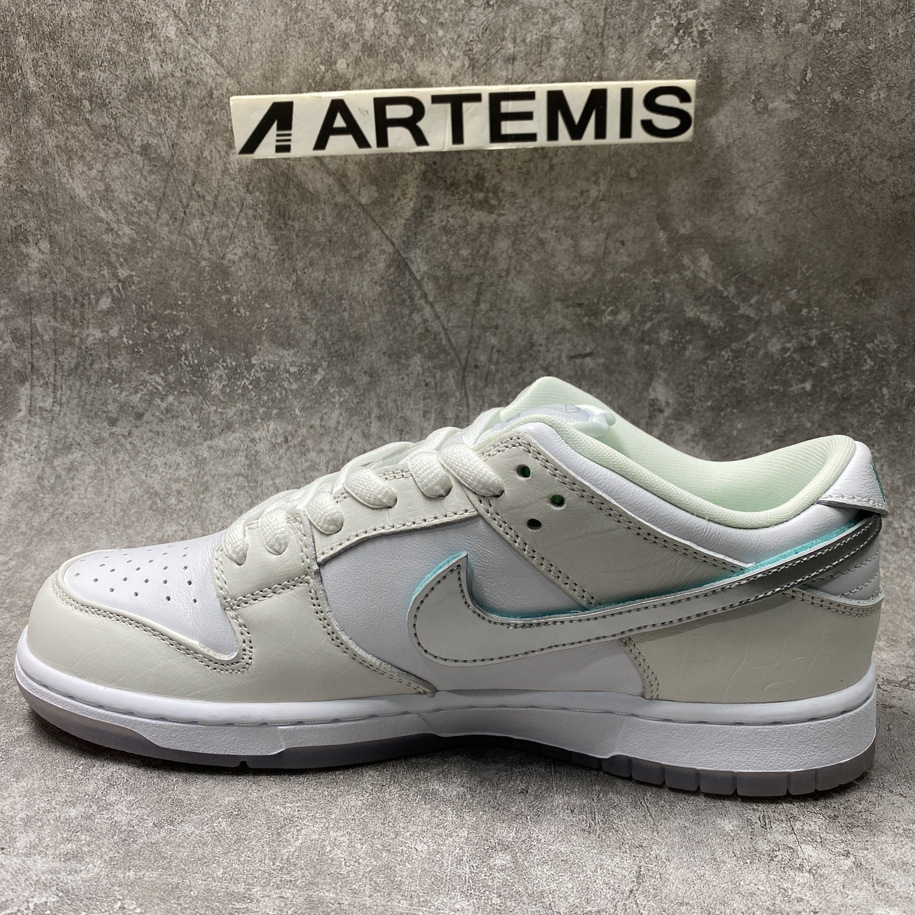 Nike SB Dunk Low Diamond S*pply Co White Diamond