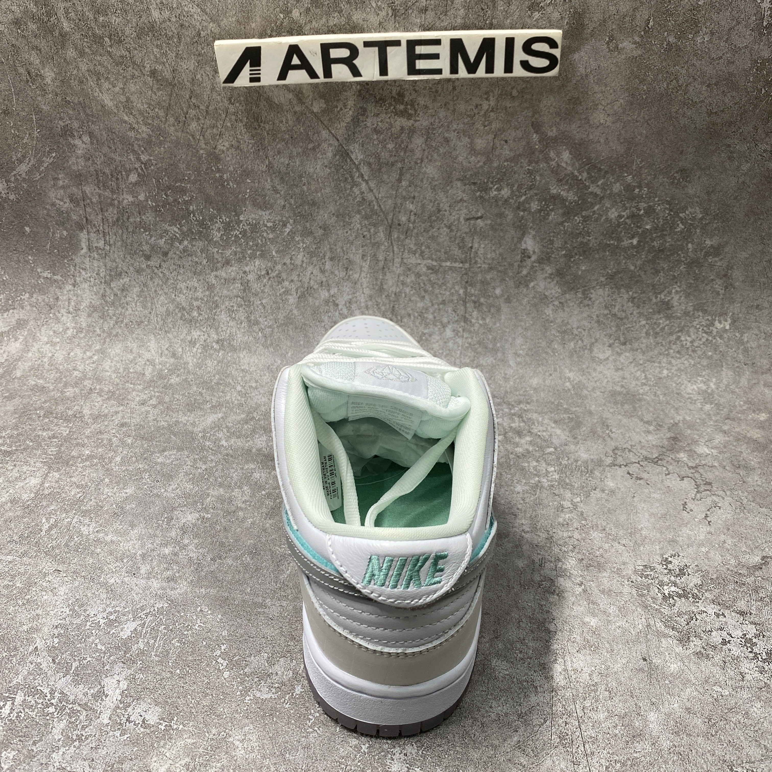 Nike SB Dunk Low Diamond S*pply Co White Diamond