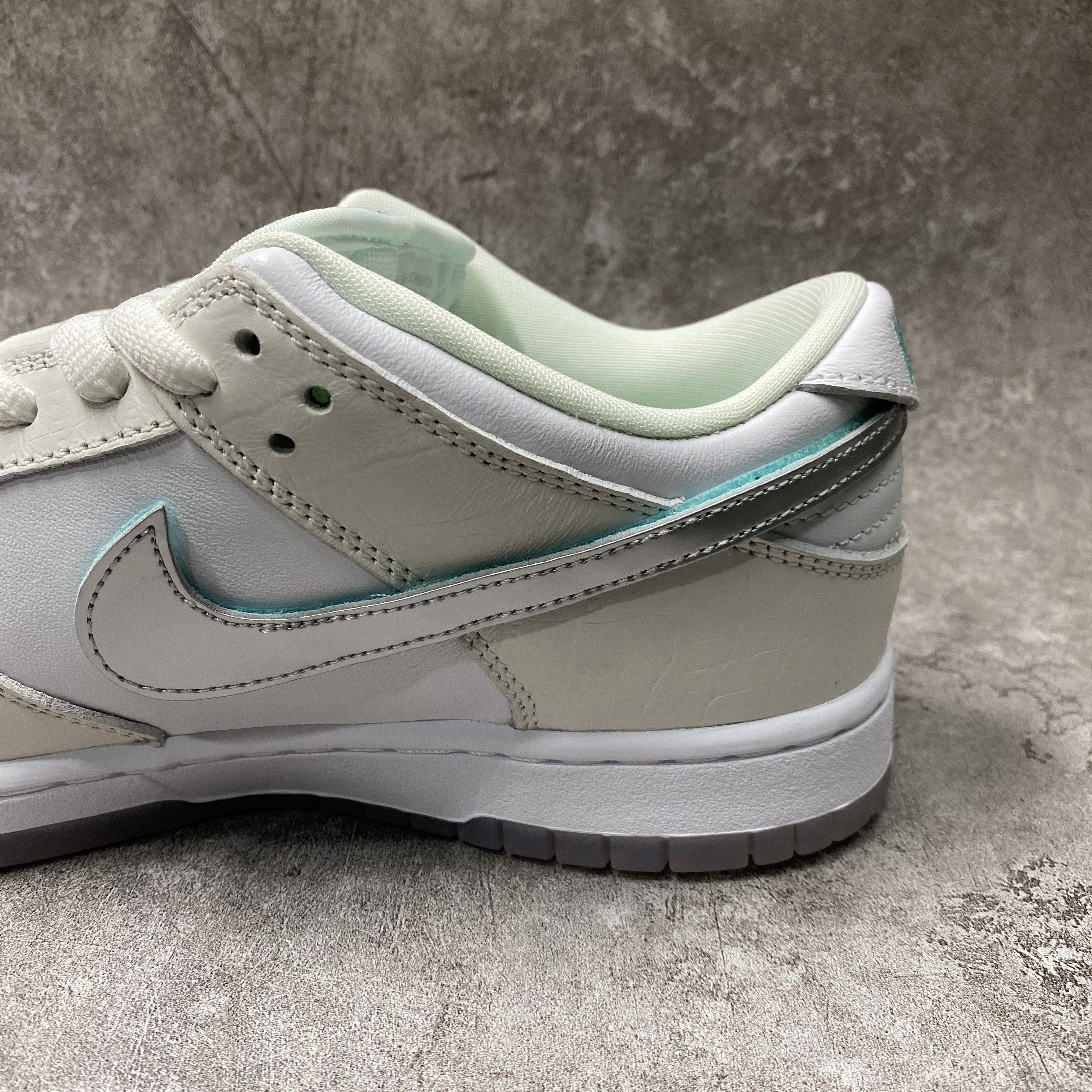 Nike SB Dunk Low Diamond S*pply Co White Diamond
