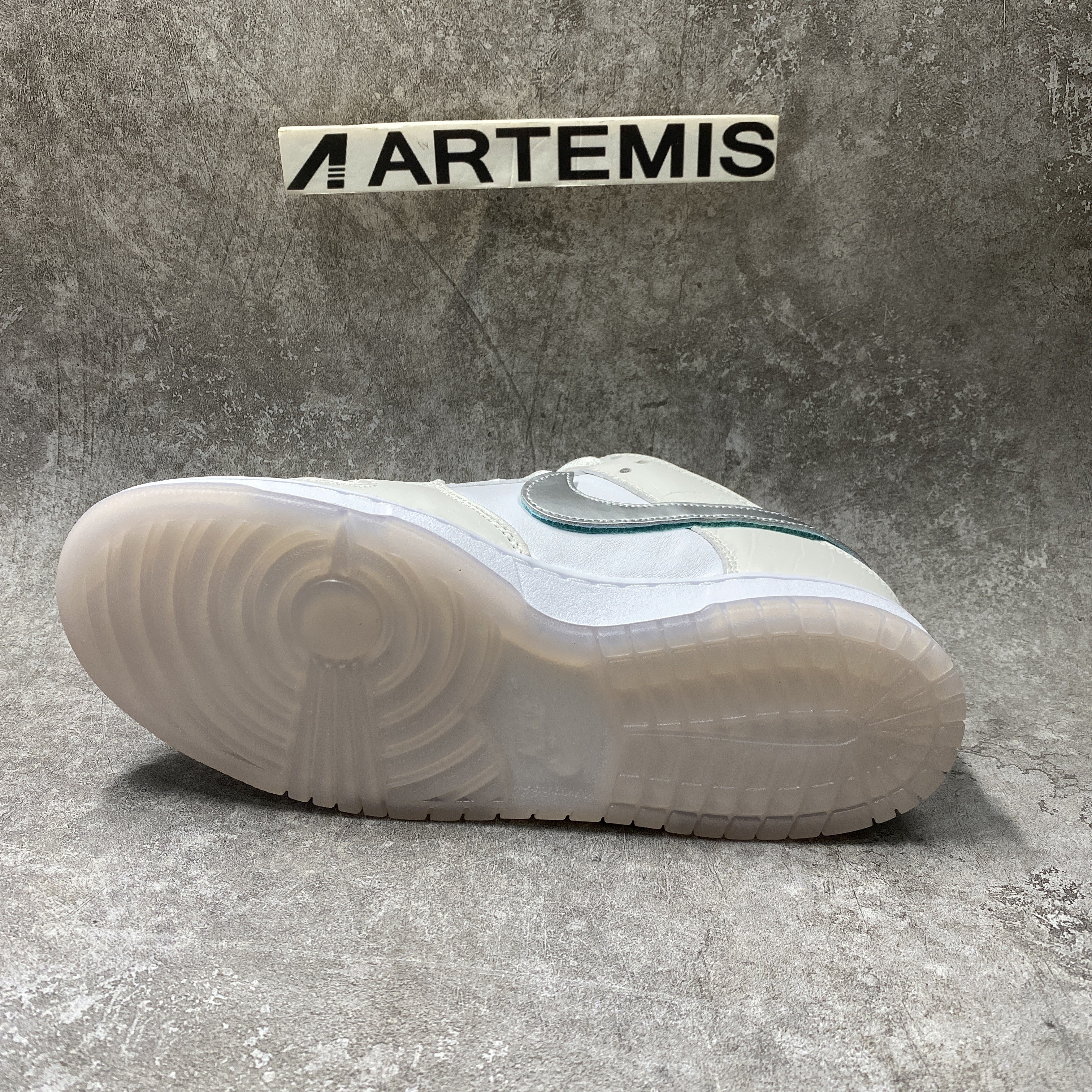 Nike SB Dunk Low Diamond S*pply Co White Diamond