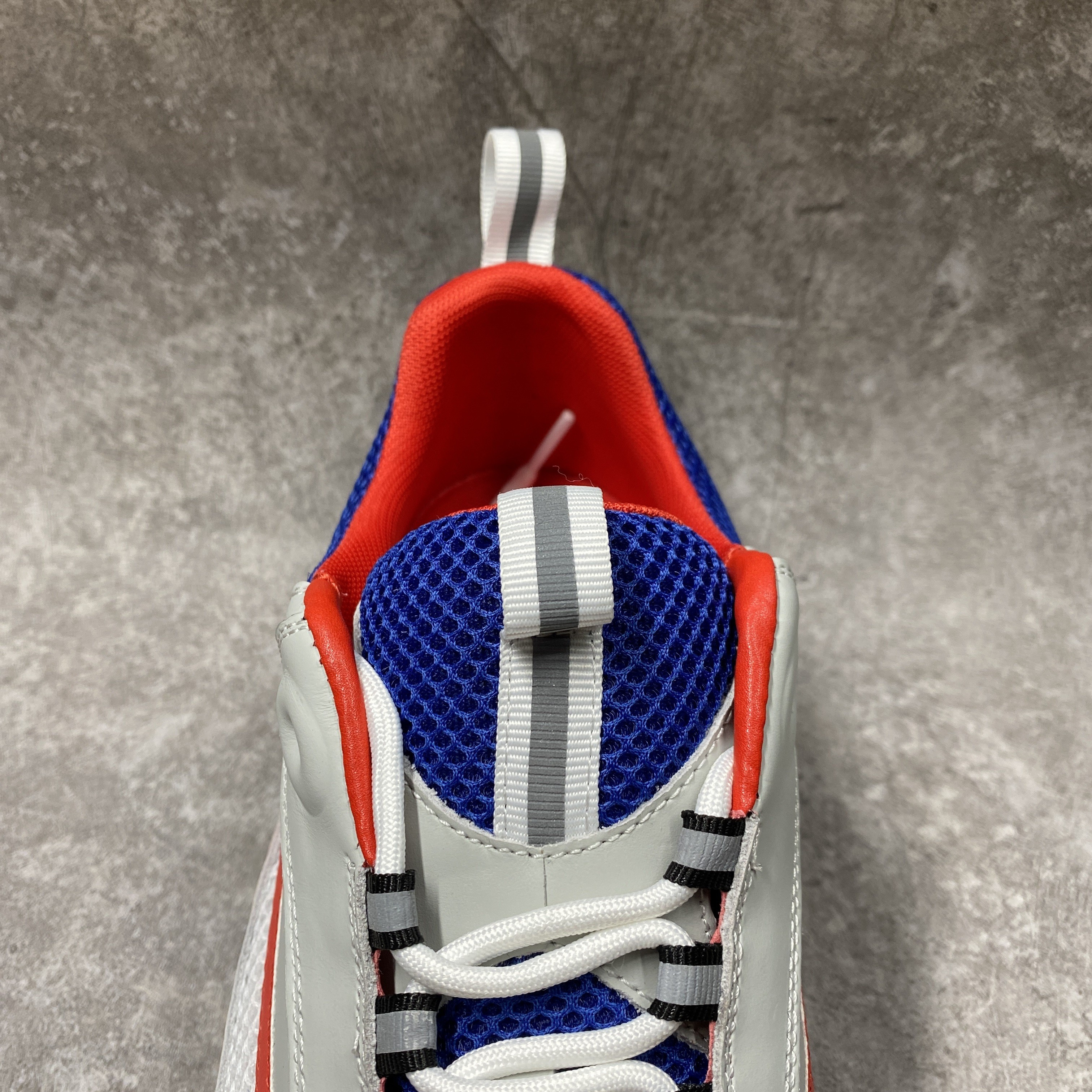 D*0r B22 White Red Blue