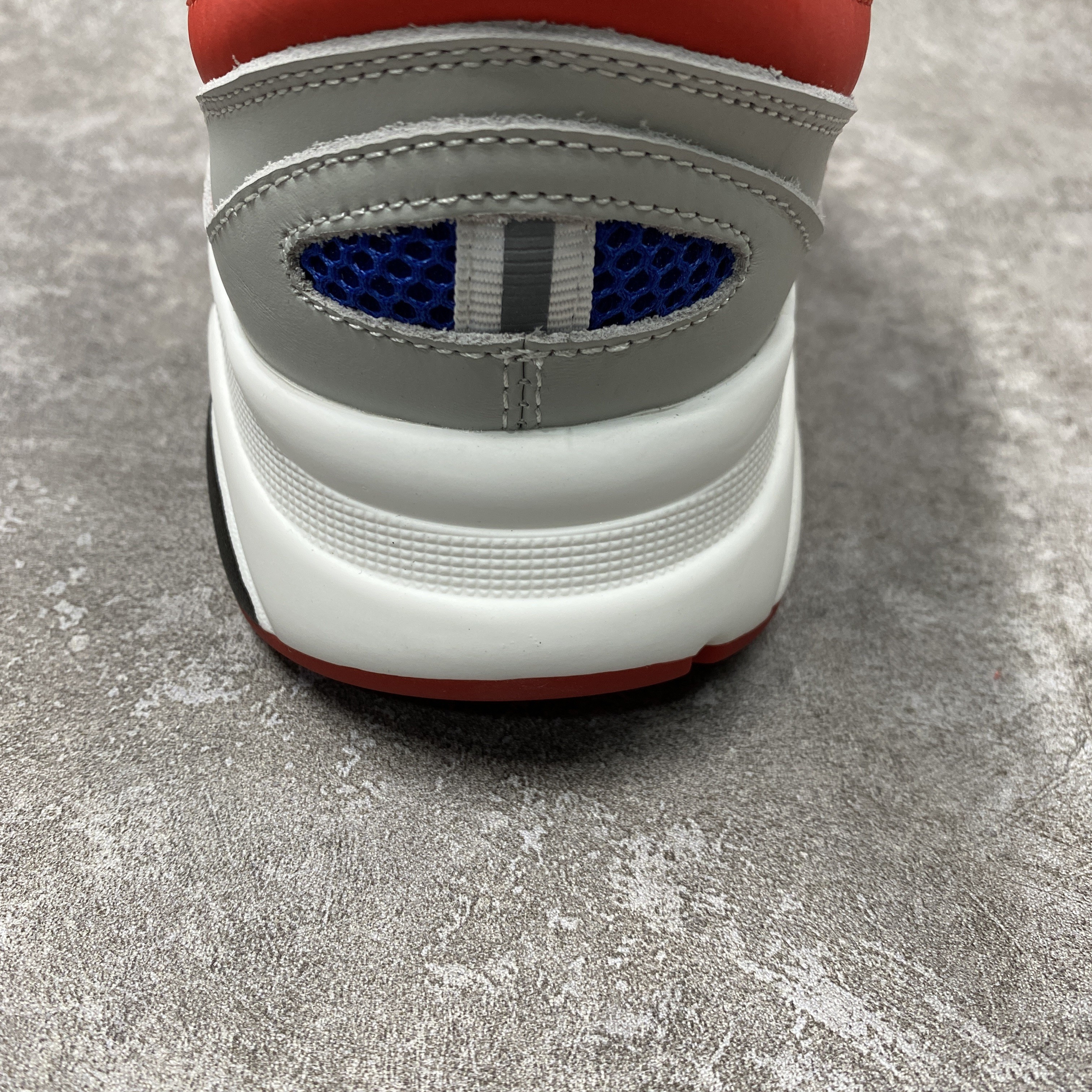 D*0r B22 White Red Blue