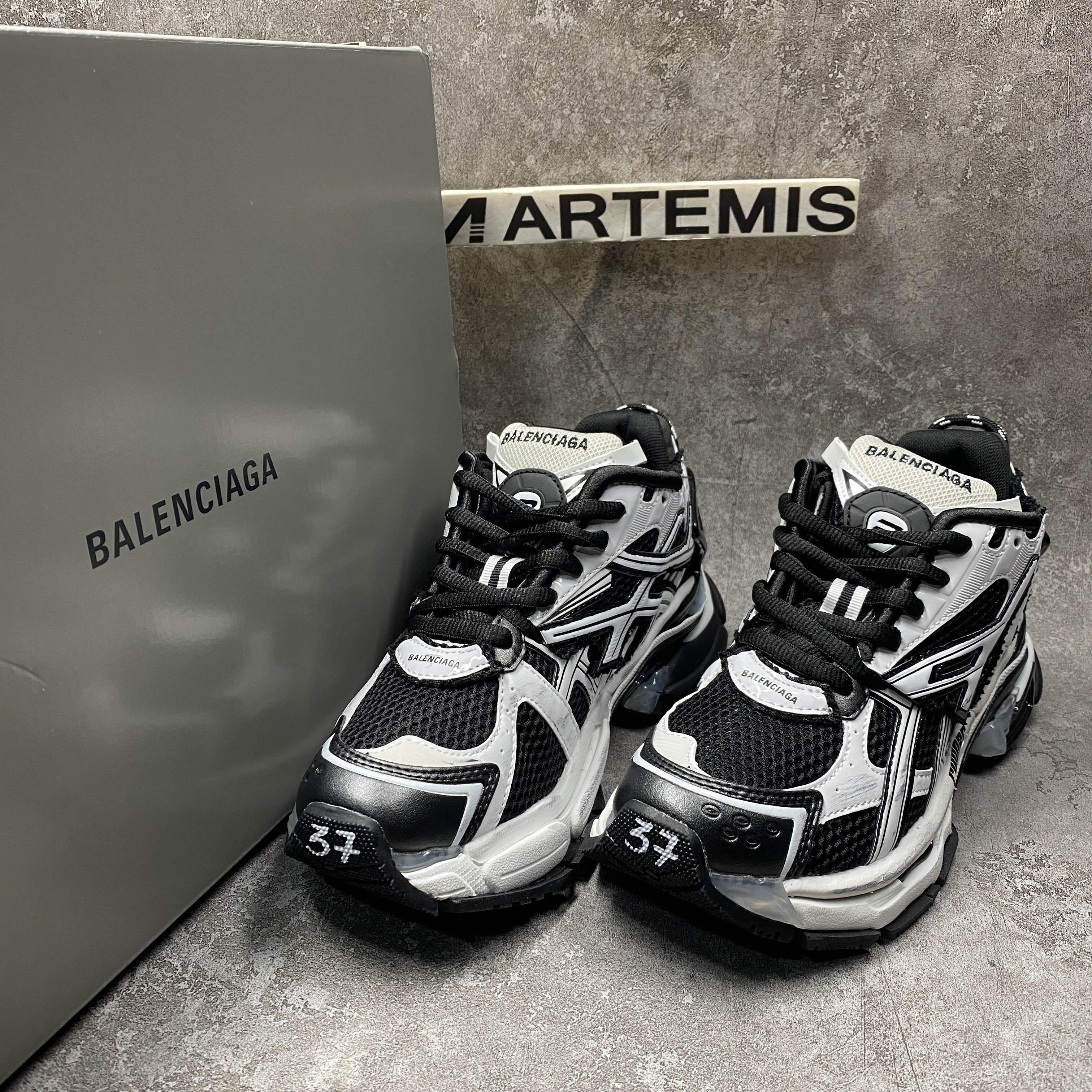 Balenciga Runner Sneaker Black White