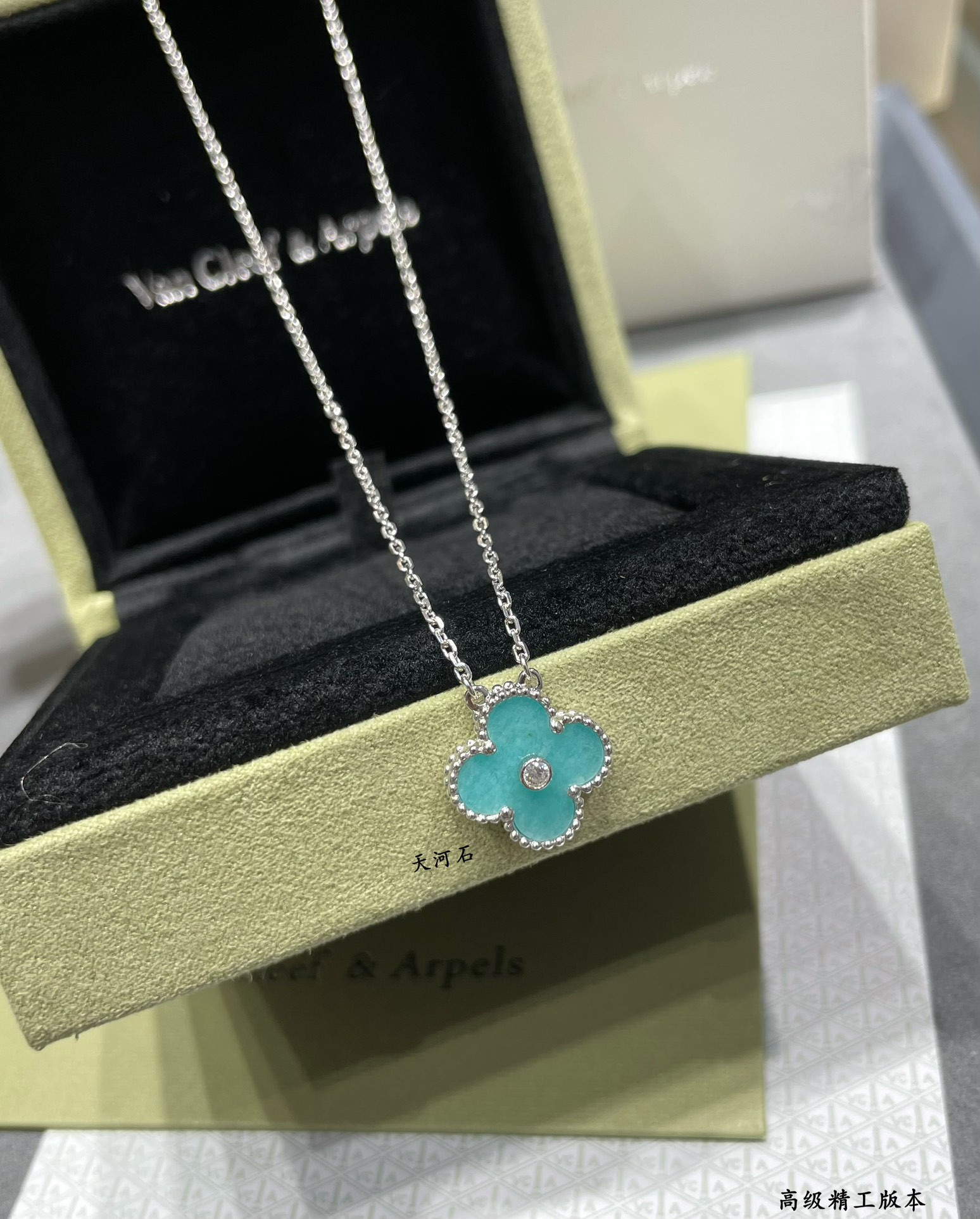 V*N CL*F & Arpels Medium Classic Four Leaf Clover Necklace Diameter approx 1.5cm Chain length approx 40+5cm