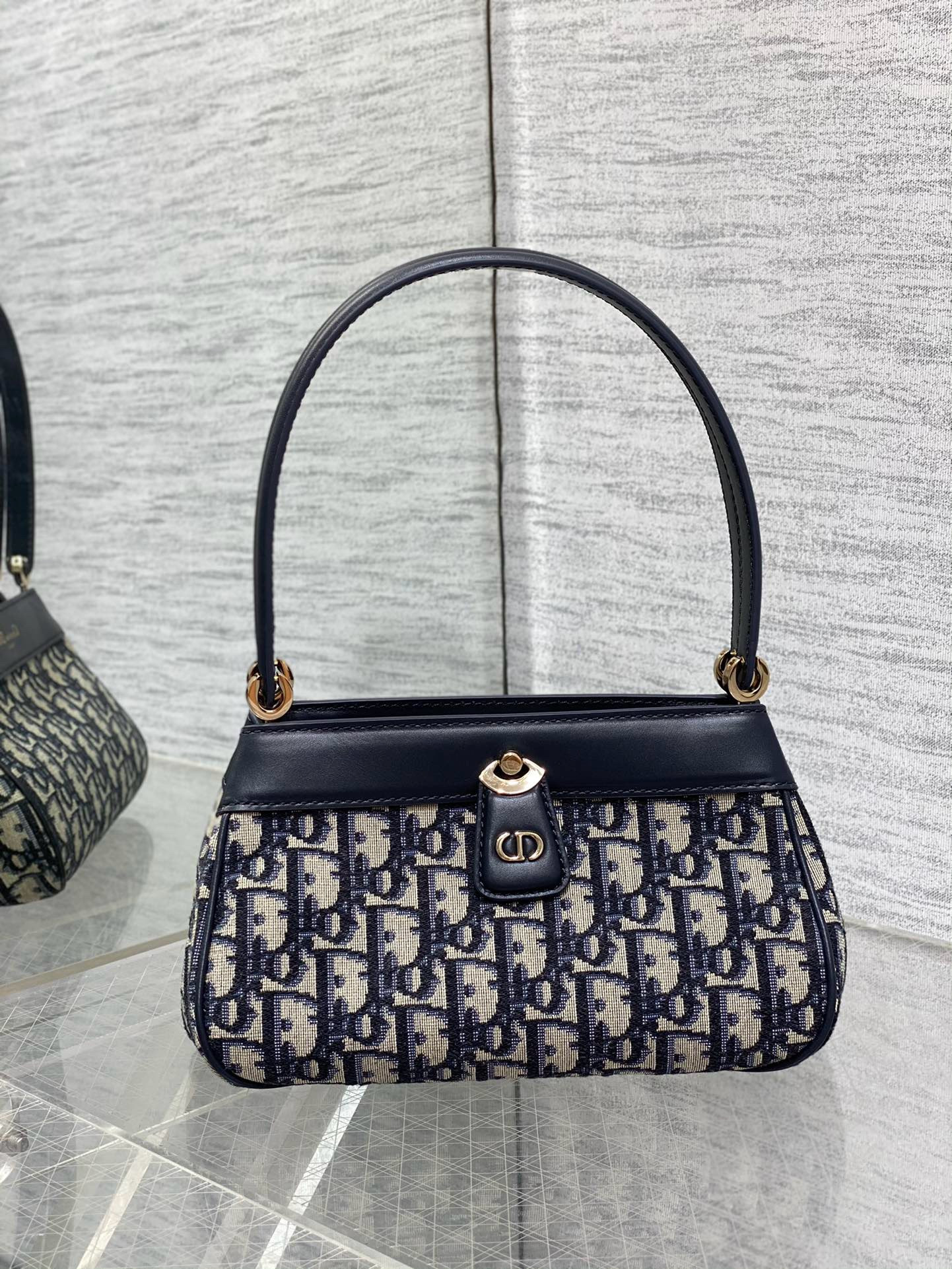 Ch**an D*0r SMALL D*0r KEY BAG 8.5x5x4.5 in