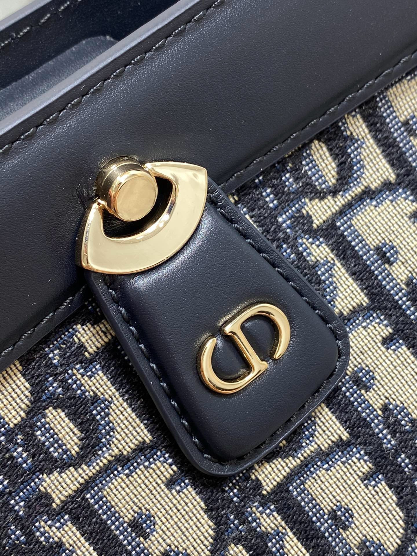 Ch**an D*0r SMALL D*0r KEY BAG 8.5x5x4.5 in