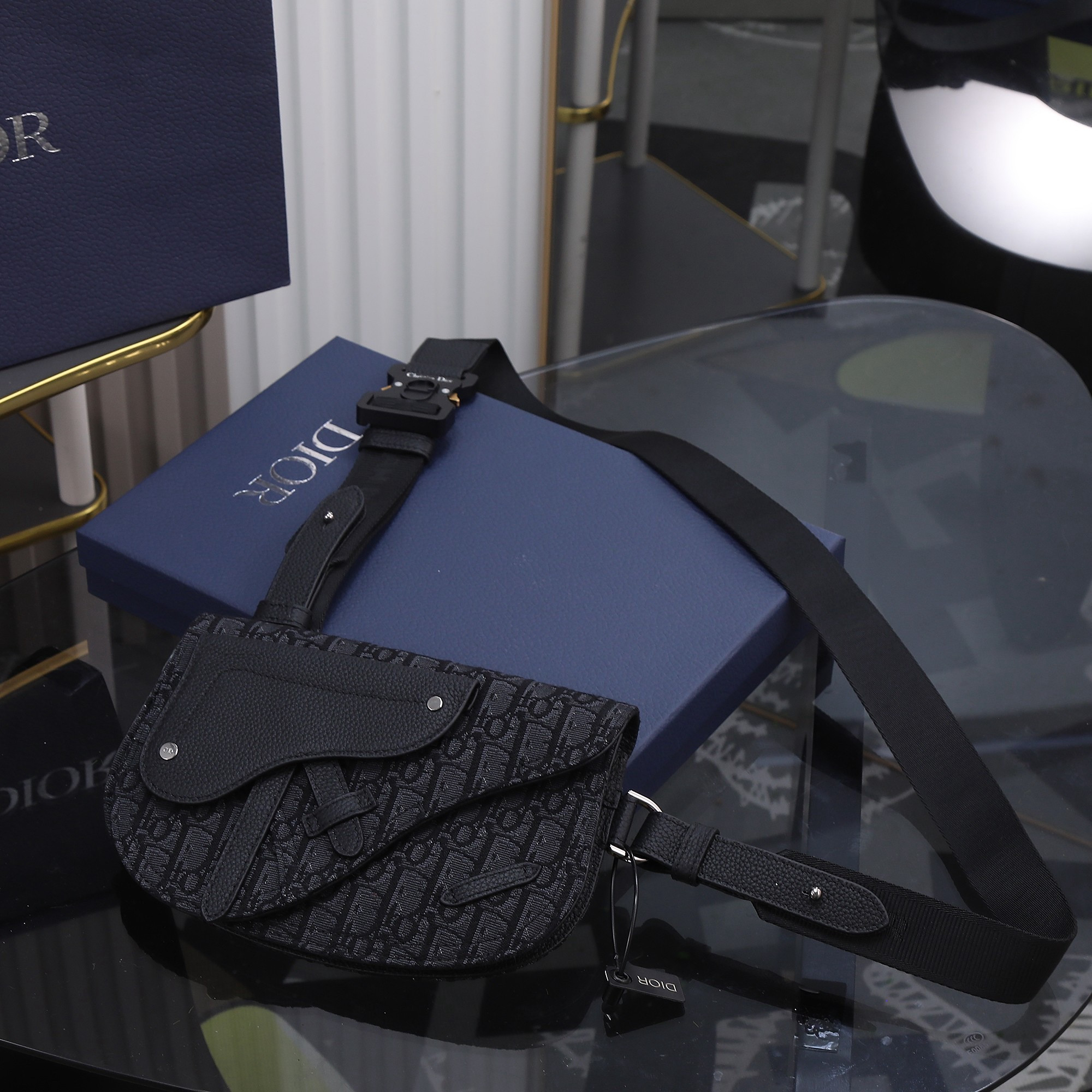 D*0r Saddle Messenger Bag with Flap 23 x18 x6cm