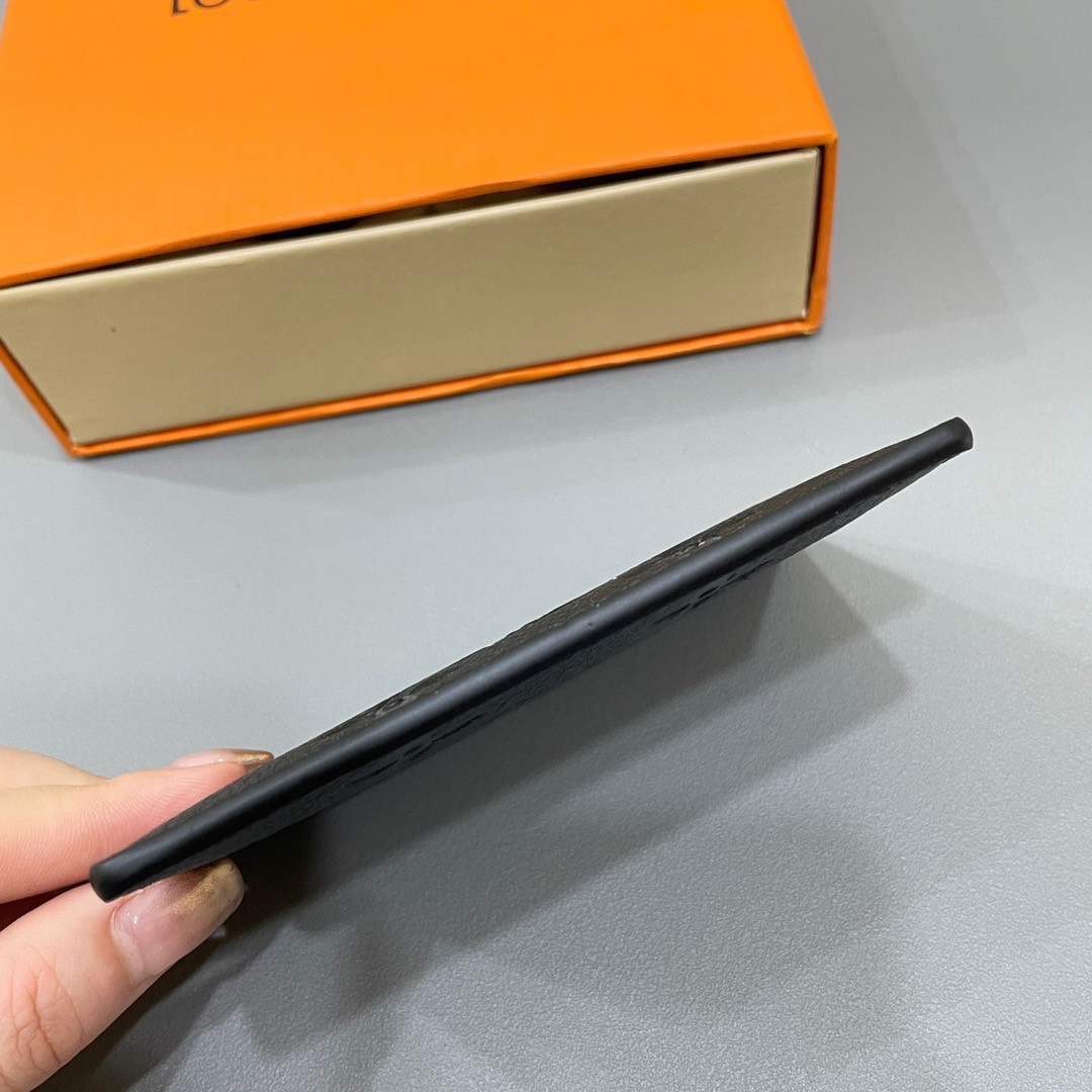 LV CARD HOLDER M81282