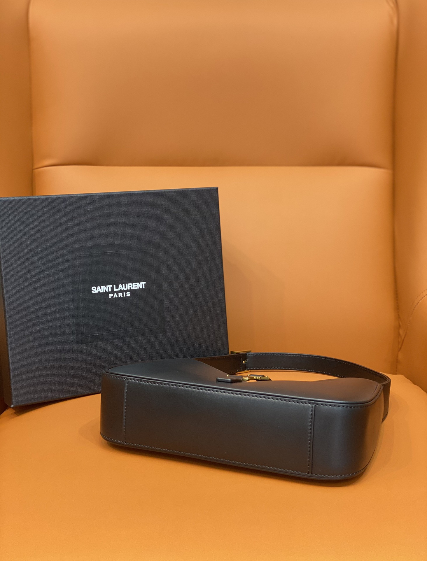 Y*L LE 5 À 7 IN SMOOTH LEATHER NOIR 23 X 16 X 6.5 CM