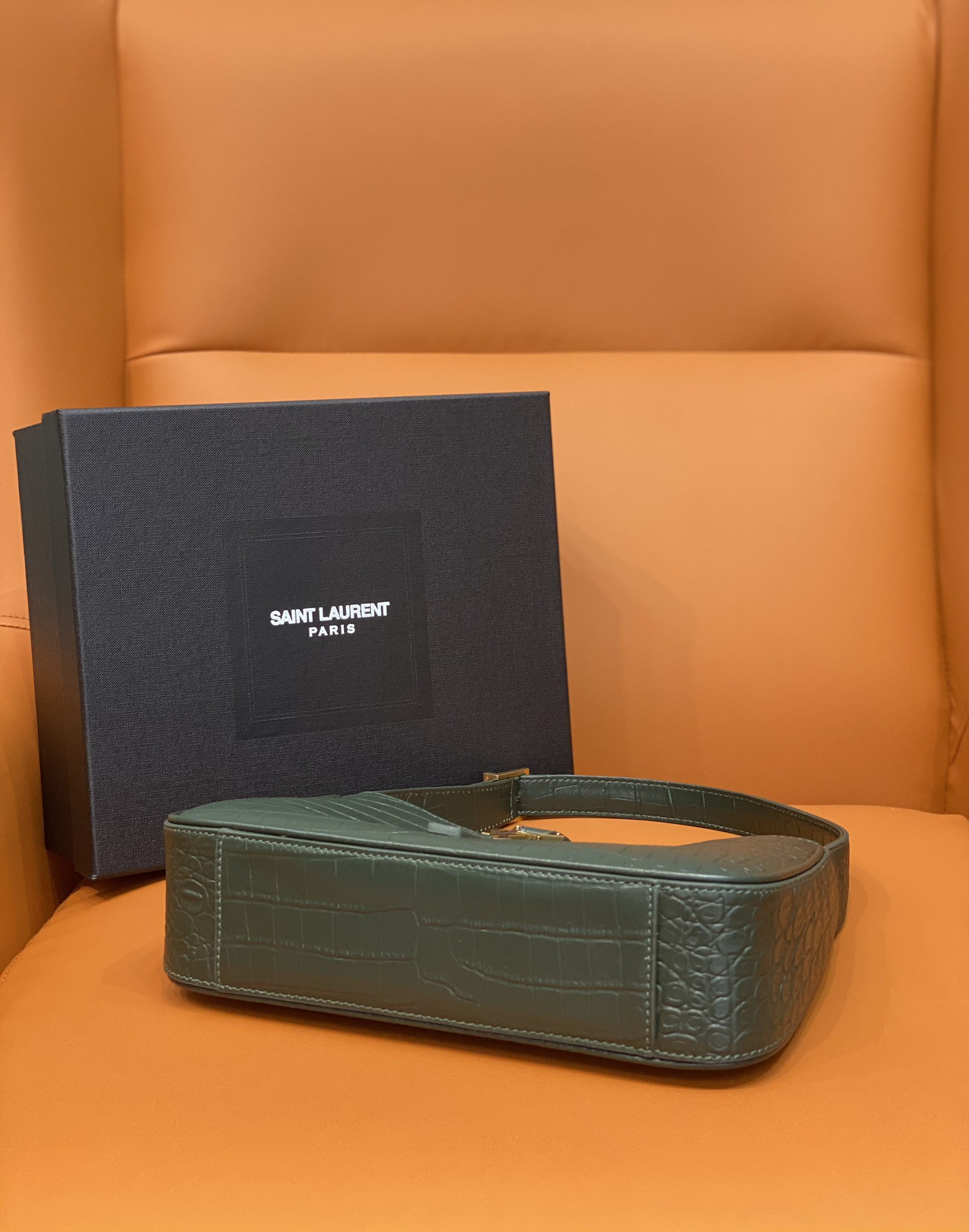 Y*L LE 5 À 7 IN CROCODILE-EMBOSSED SHINY LEATHER  23 X 16 X 6.5 CM