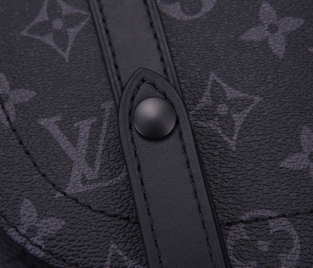 L0*is V*t0n CHRISTOPHER MM M45419