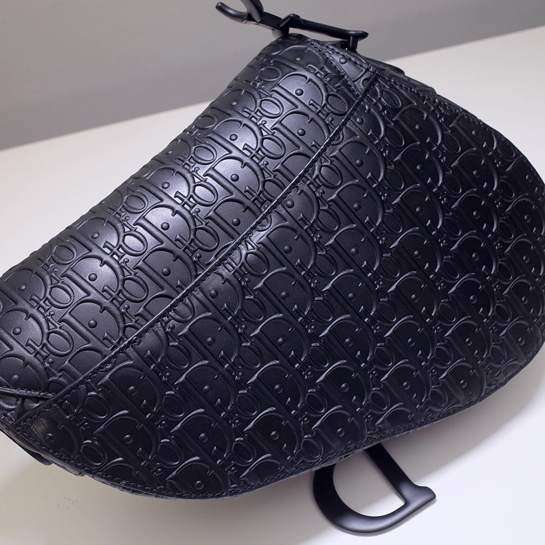 SADDLE BAG WITH STRAP Black D*0r Oblique Embossed Calfskin 25.5x20x6.5cm