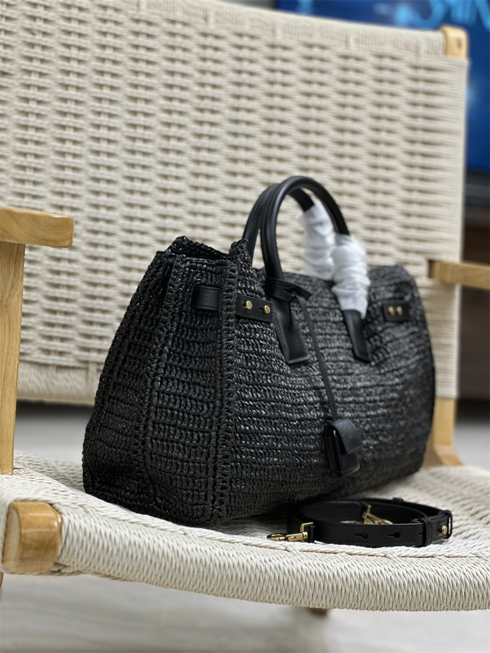 Y*L SAC DE JOUR MEDIUM S*pPLE IN RAFFIA AND VEGETABLE-TANNED LEATHER BLACK