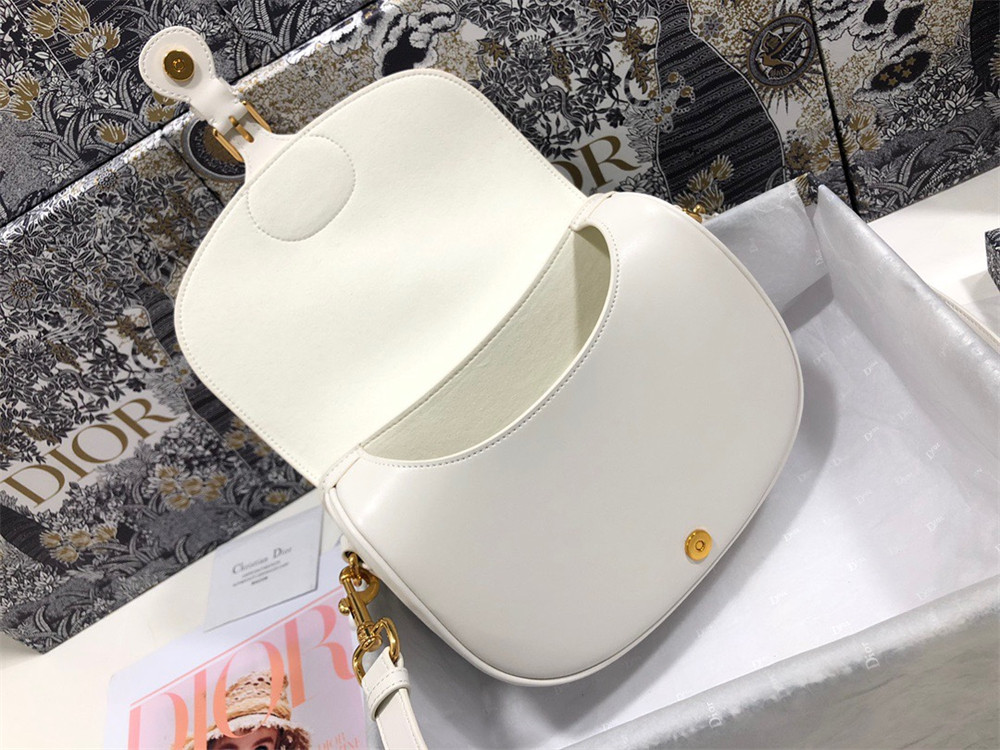 MEDIUM D*0r BOBBY BAG Latte Box Calfskin