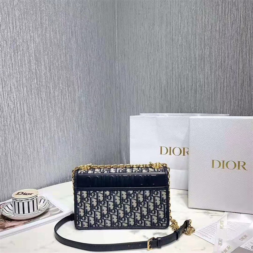 D*0r 30 MONTAIGNE CHAIN BAG Oblique 24x18x8 cm