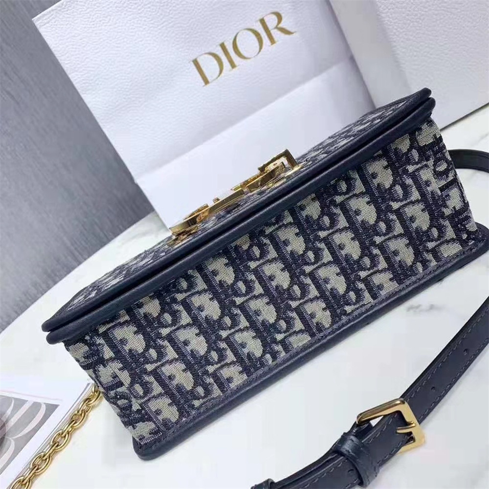 D*0r 30 MONTAIGNE CHAIN BAG Oblique 24x18x8 cm