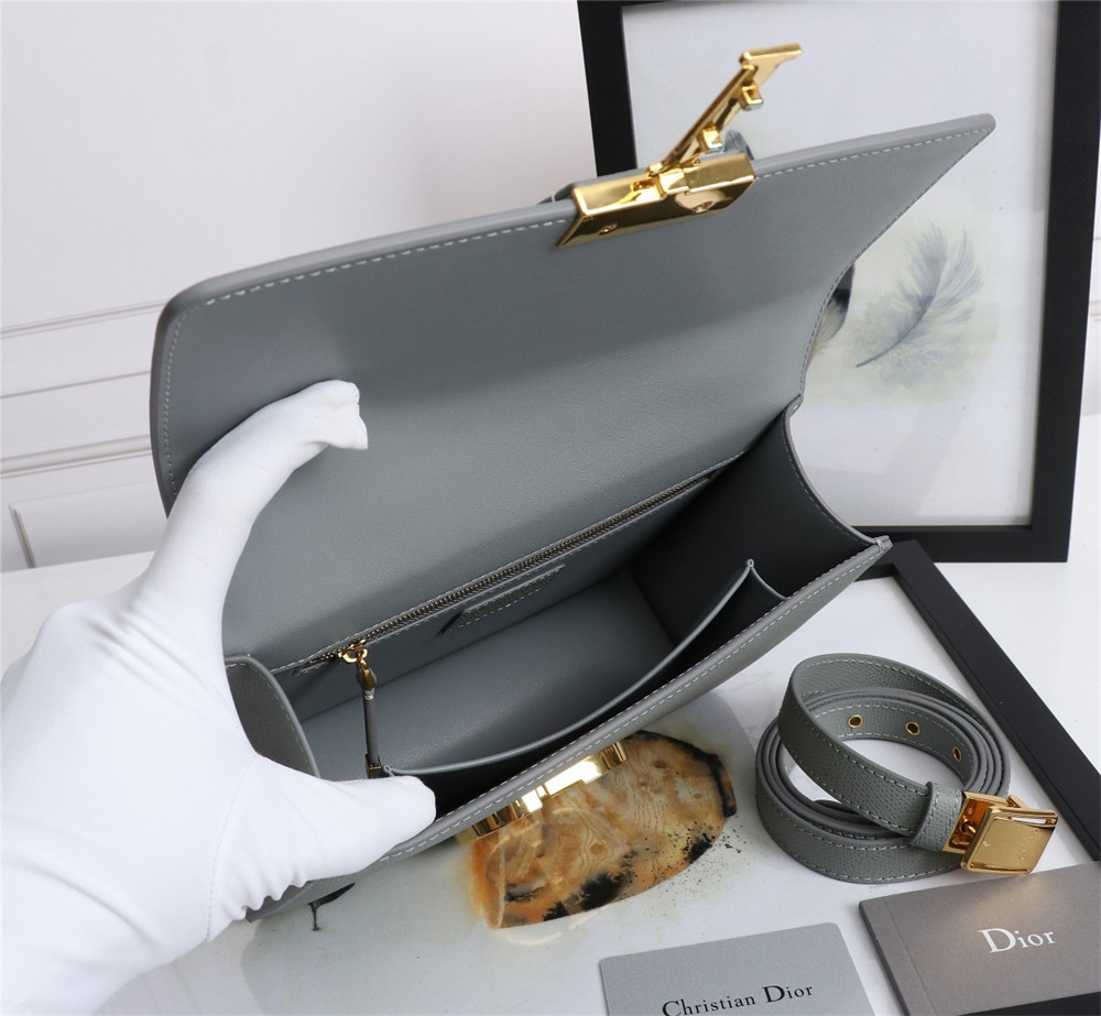 D*0r 30 MONTAIGNE CHAIN BAG Grained