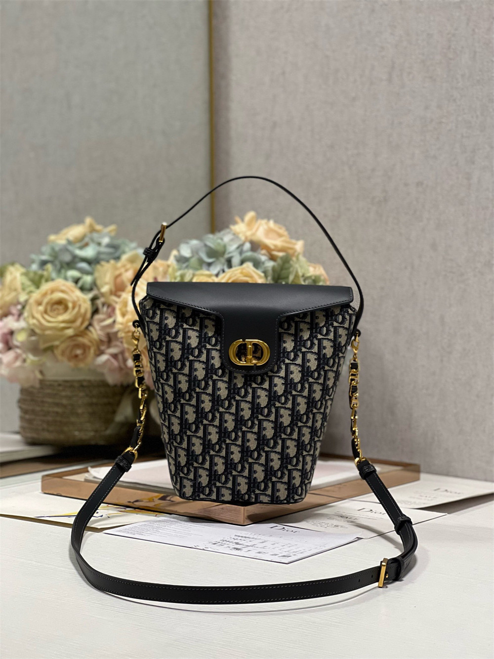 D*0r 30 Montaigne Large Chain Bucket Bag Oblique Jacquard and Calfskin