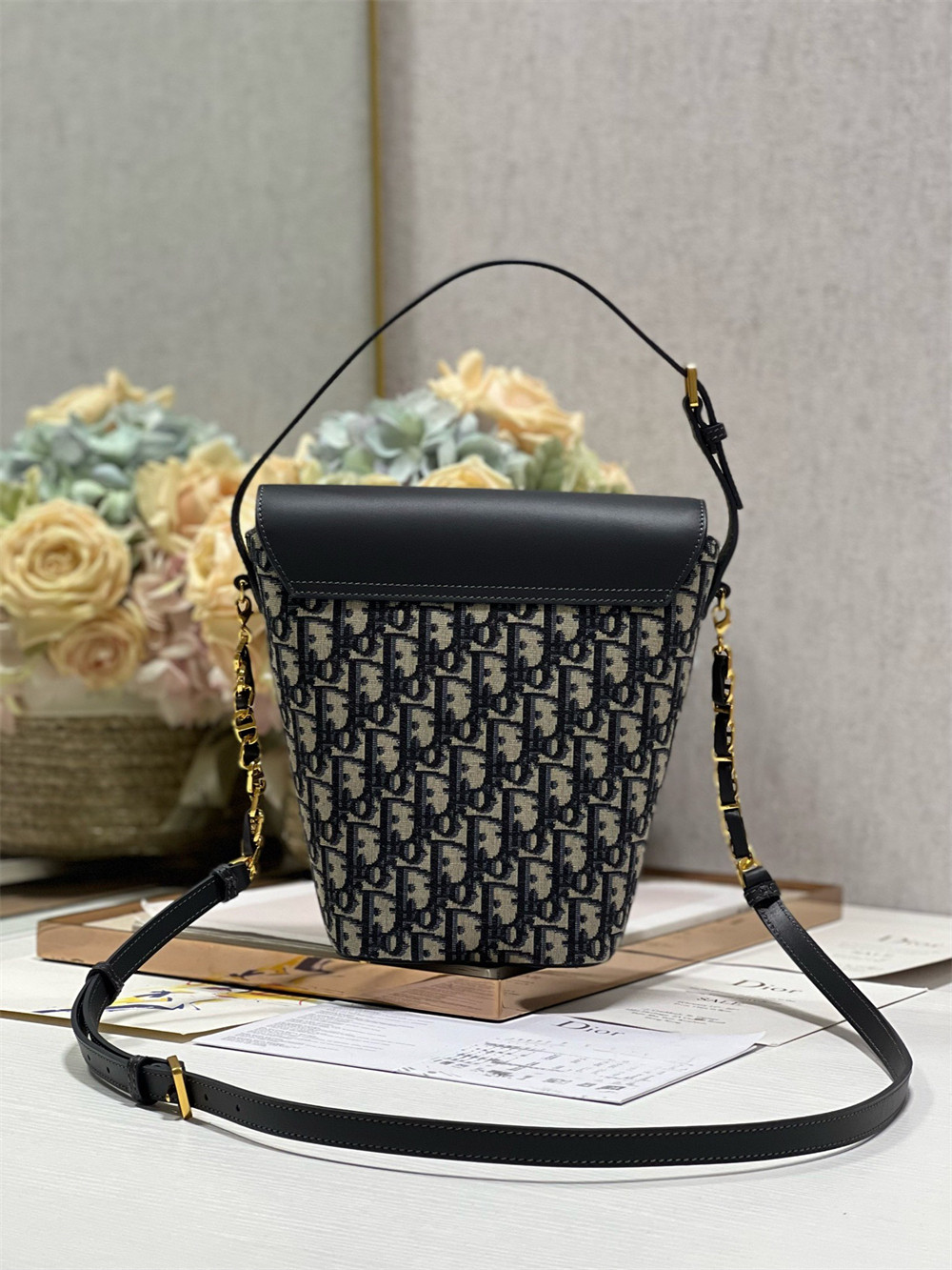 D*0r 30 Montaigne Large Chain Bucket Bag Oblique Jacquard and Calfskin