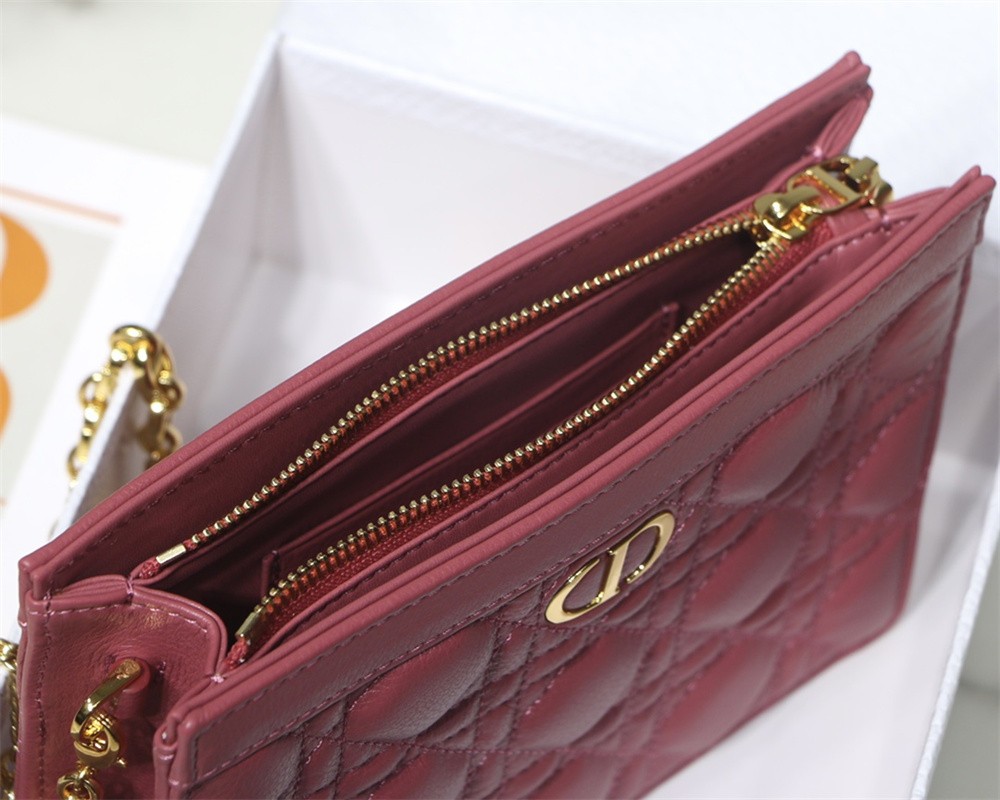 D*0r CARO ZIPPED POUCH WITH CHAIN Red S*pple Cannage Calfskin 19 x 14 x 4.5 cm