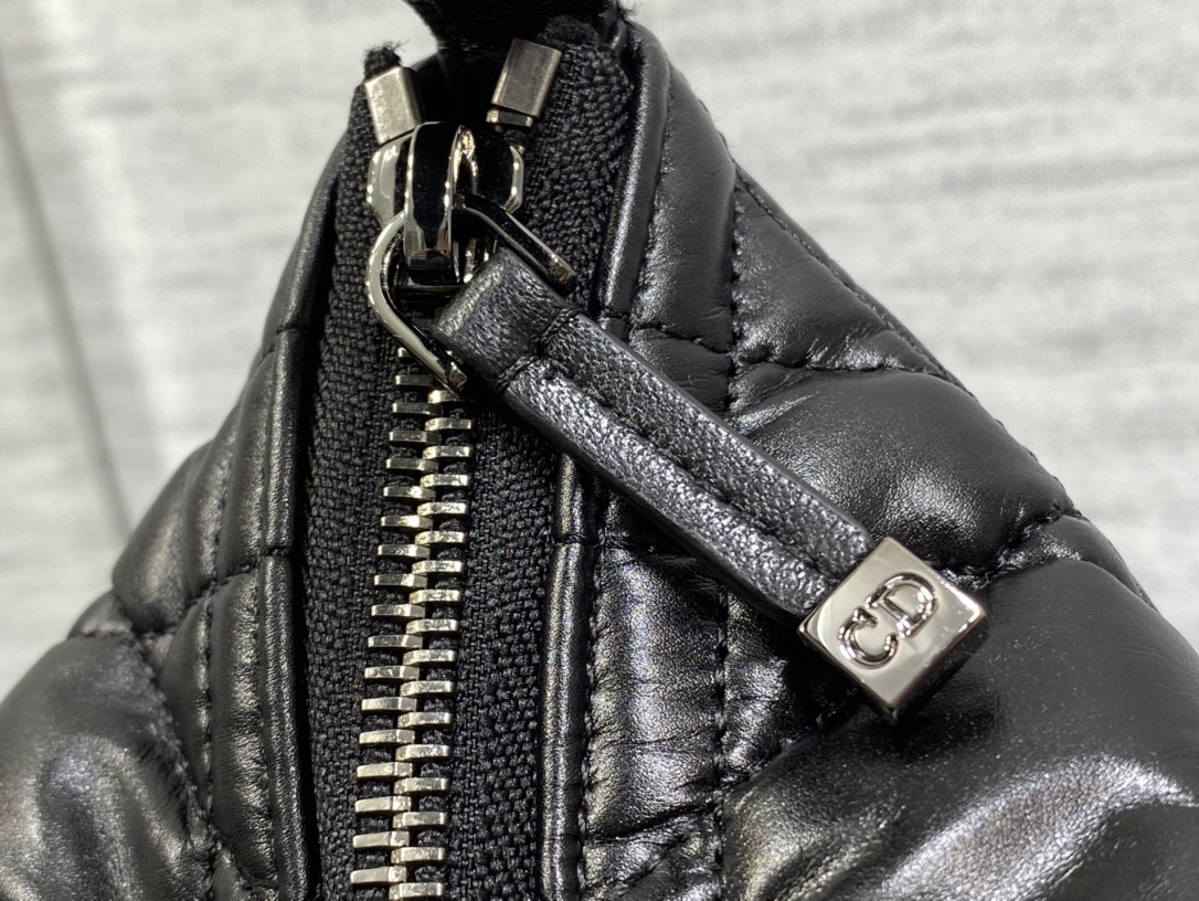 MEDIUM D*0r TRAVEL NOMAD POUCH BLACK