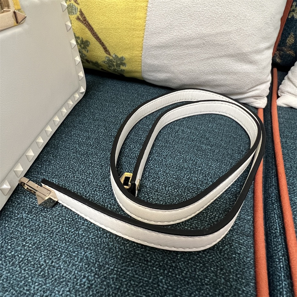 va*t*no GARAVANI ROCKSTUD23 SMALL SMOOTH CALFSKIN SHOULDER BAG IVORY