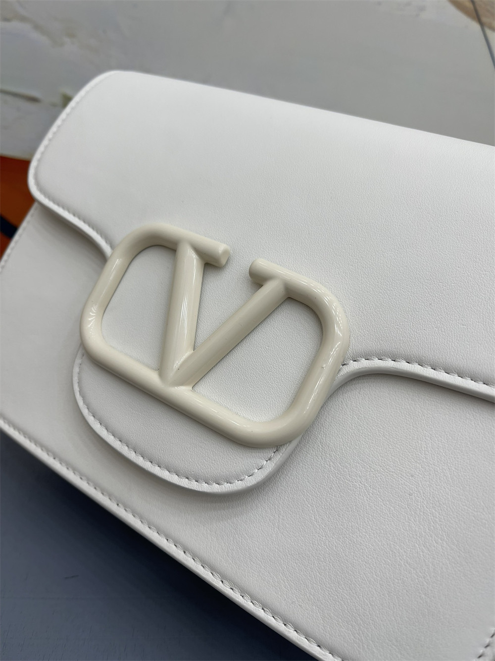 va*t*no GARAVANI LOCÒ CALFSKIN SHOULDER Small BAG With white hardware 22 x 16  x 7 cm