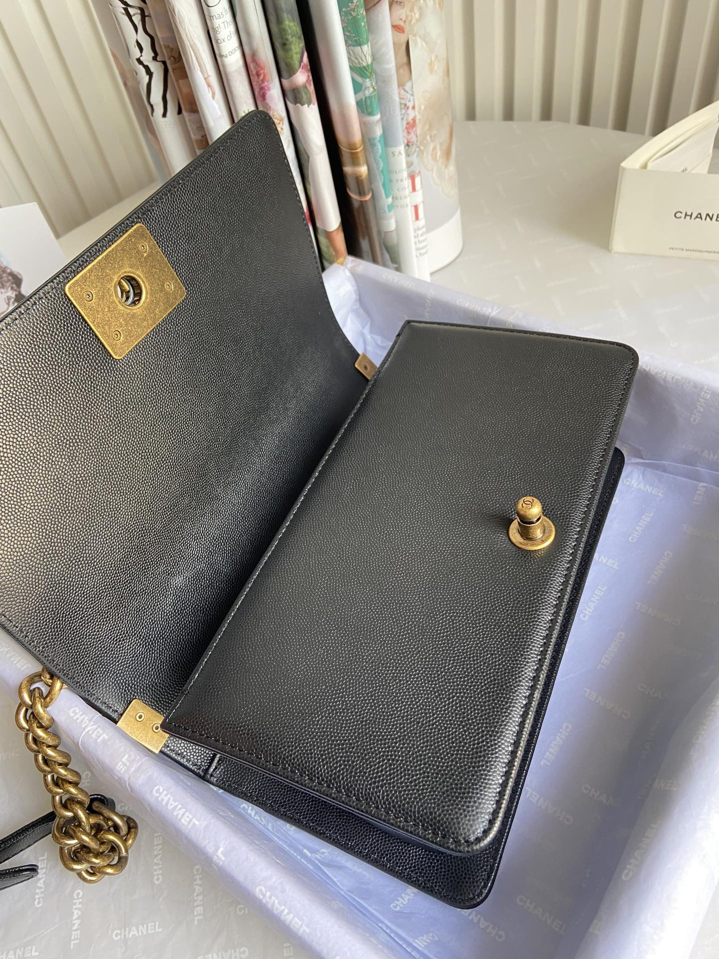 BOY Ch*el HANDBAG Shiny Grained Calfskin 5.9 × 9.8 × 3.5 in