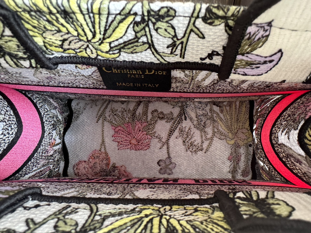 Small D*0r BOOK TOTE WHITE MULTICOLOR MEXICO MILLEFIORI EMBROIDERY 10.5 x 8.5 x 5.5 inches