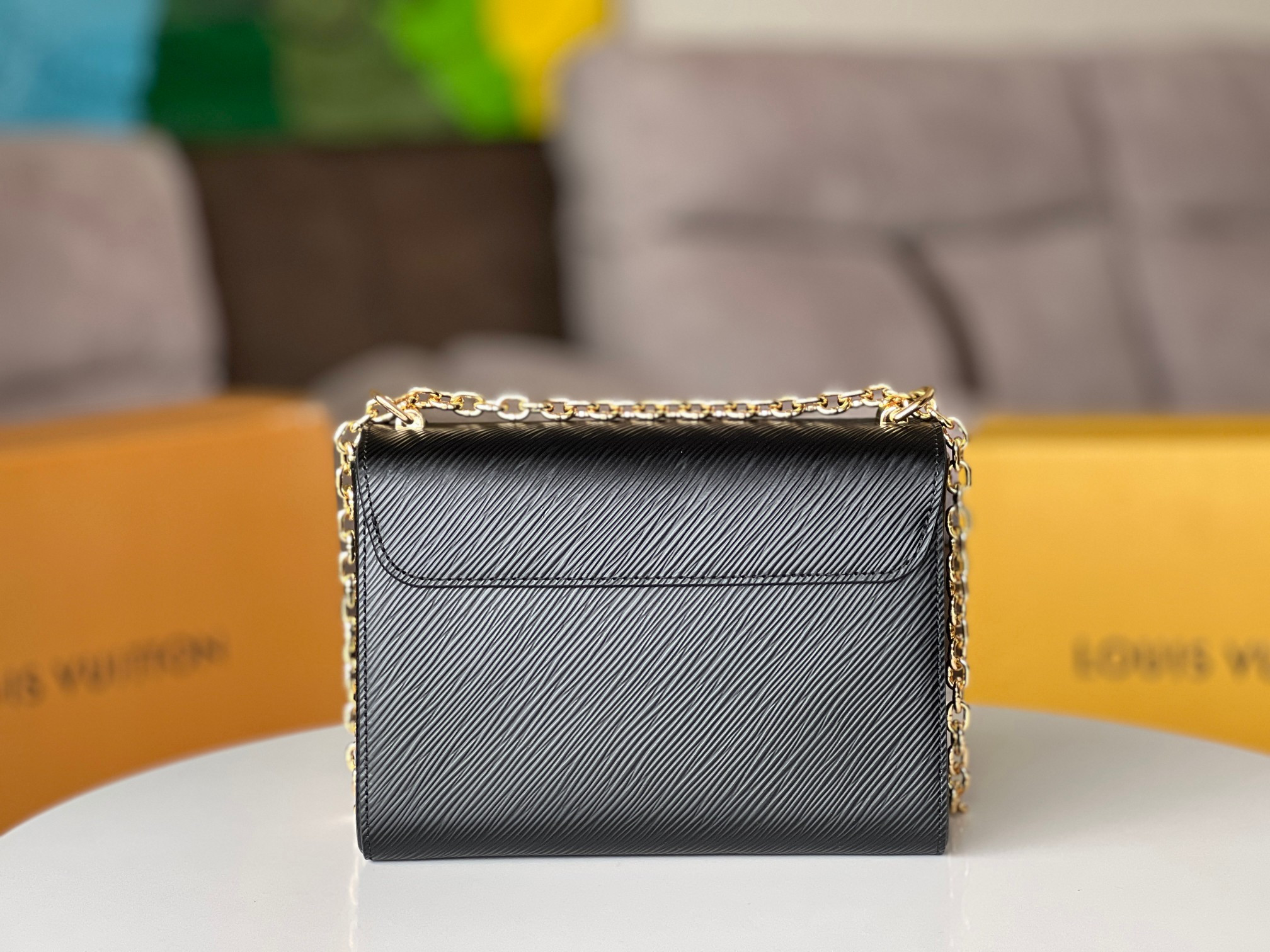 L0*is V*t0n M21113 Twist MM 9.1 x 6.7 x 3.7 inches