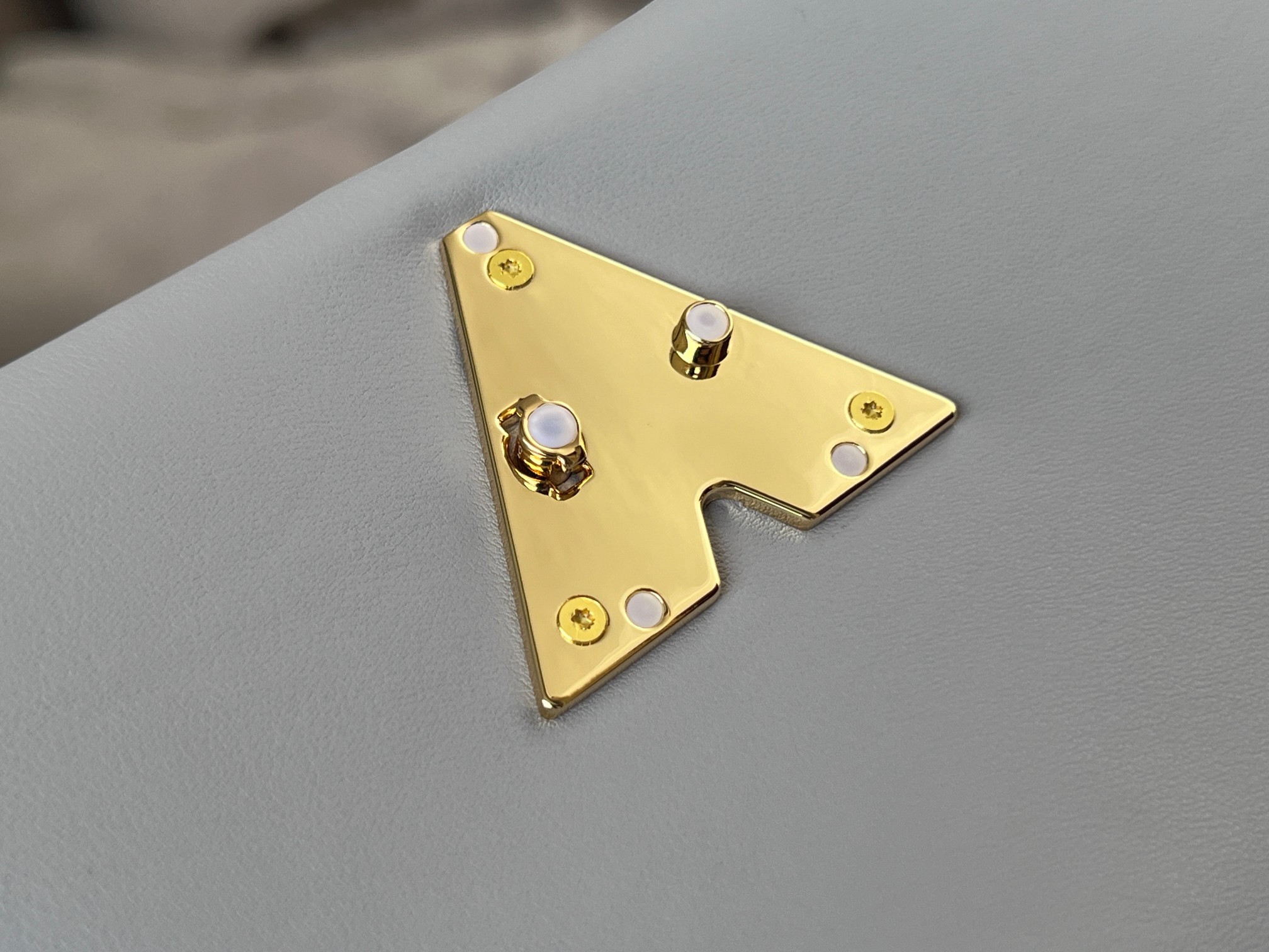 L0*is V*t0n M22895 GO-14 MM Gray 9.1 x 6.3 x 3.9 inches