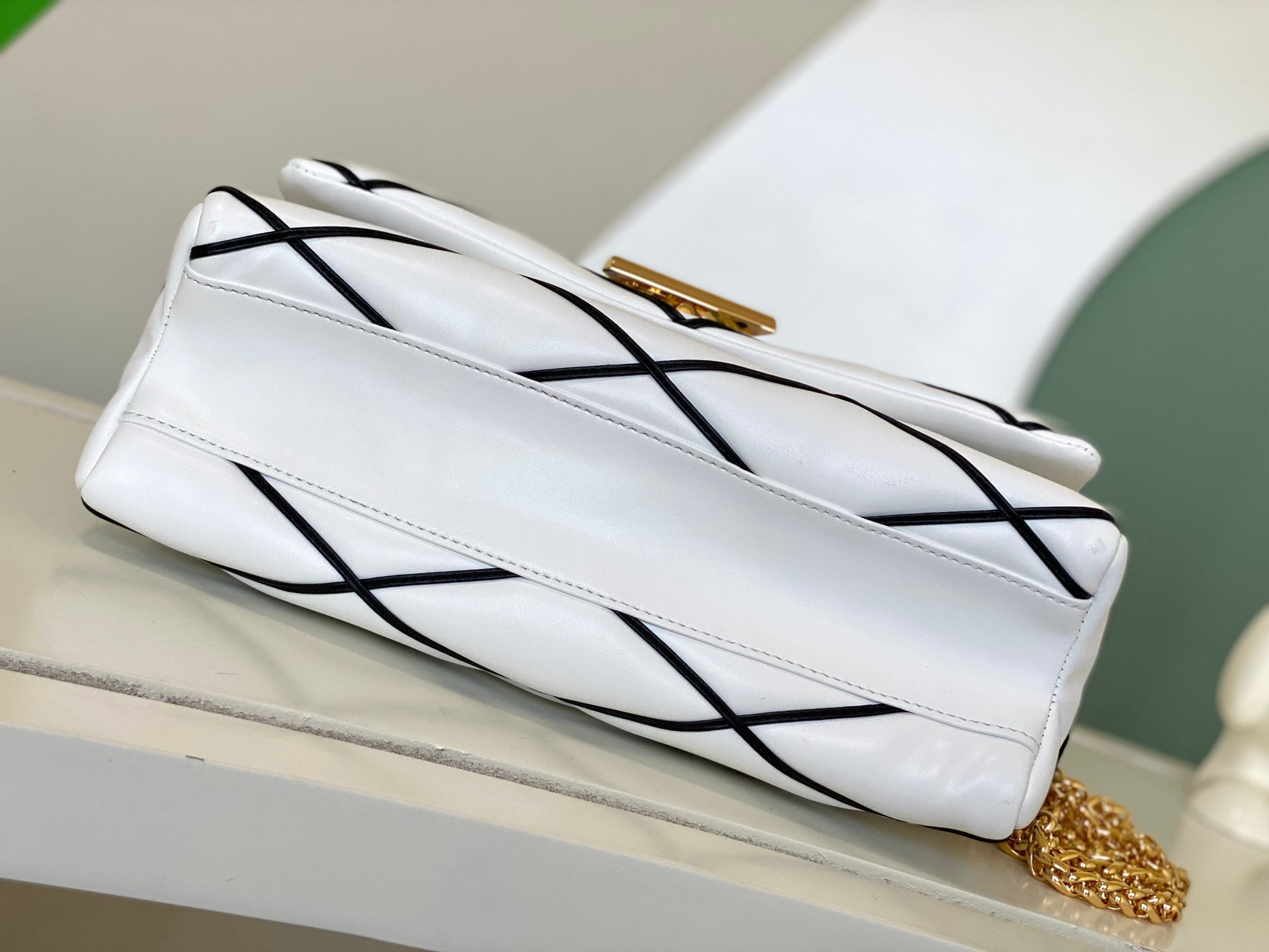 L0*is V*t0n GO-14 GM WHITE 12.2 x 7.7 x 4.3 inches