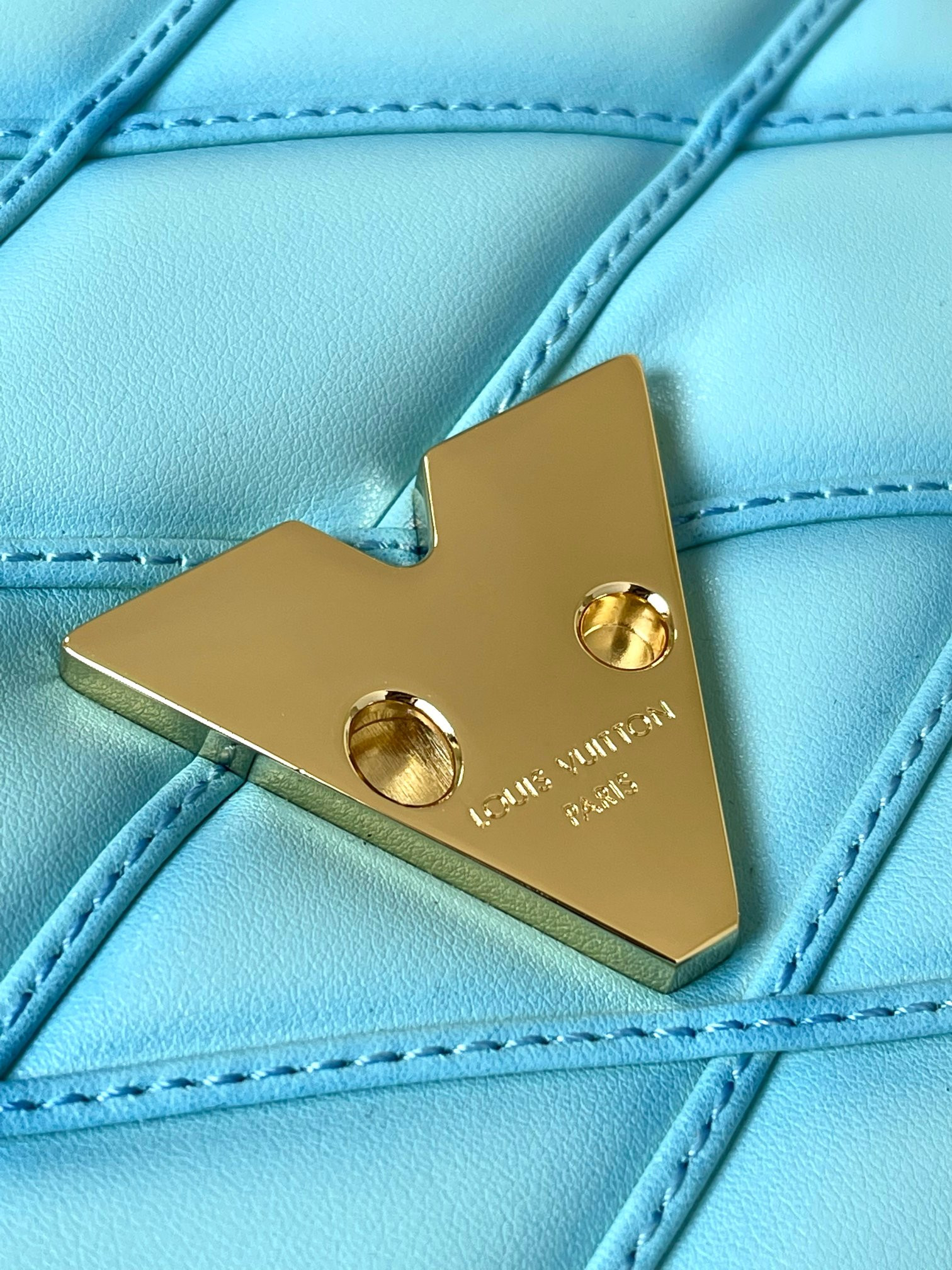 L0*is V*t0n M23682 GO-14 MM 9.1 x 6.3 x 3.9 inches